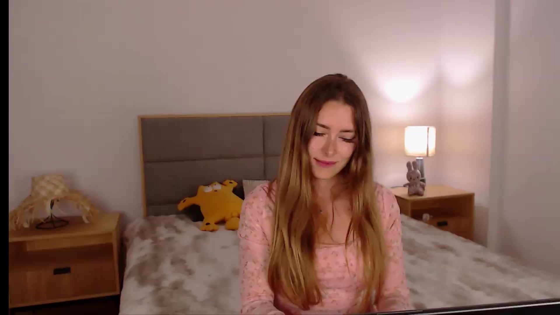 Gallery image thumbnail from SimonsWife's myfreecams stream on, 05/11/2026, 17:03 image 19 of 20