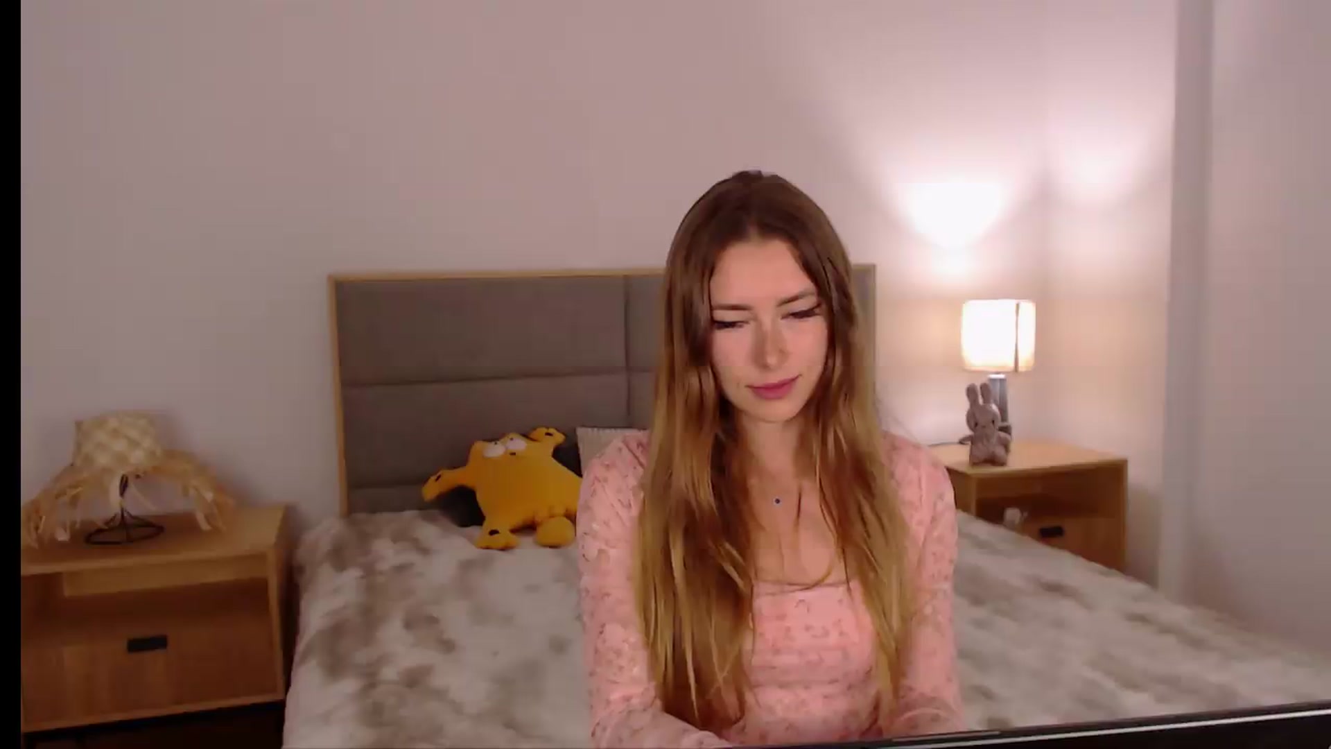 Gallery image thumbnail from SimonsWife's myfreecams stream on, 05/11/2026, 17:03 image 4 of 20