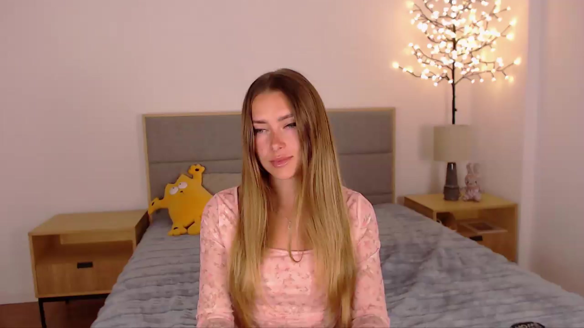 Gallery image thumbnail from SimonsWife's myfreecams stream on, 07/05/2026, 12:06 image 8 of 20
