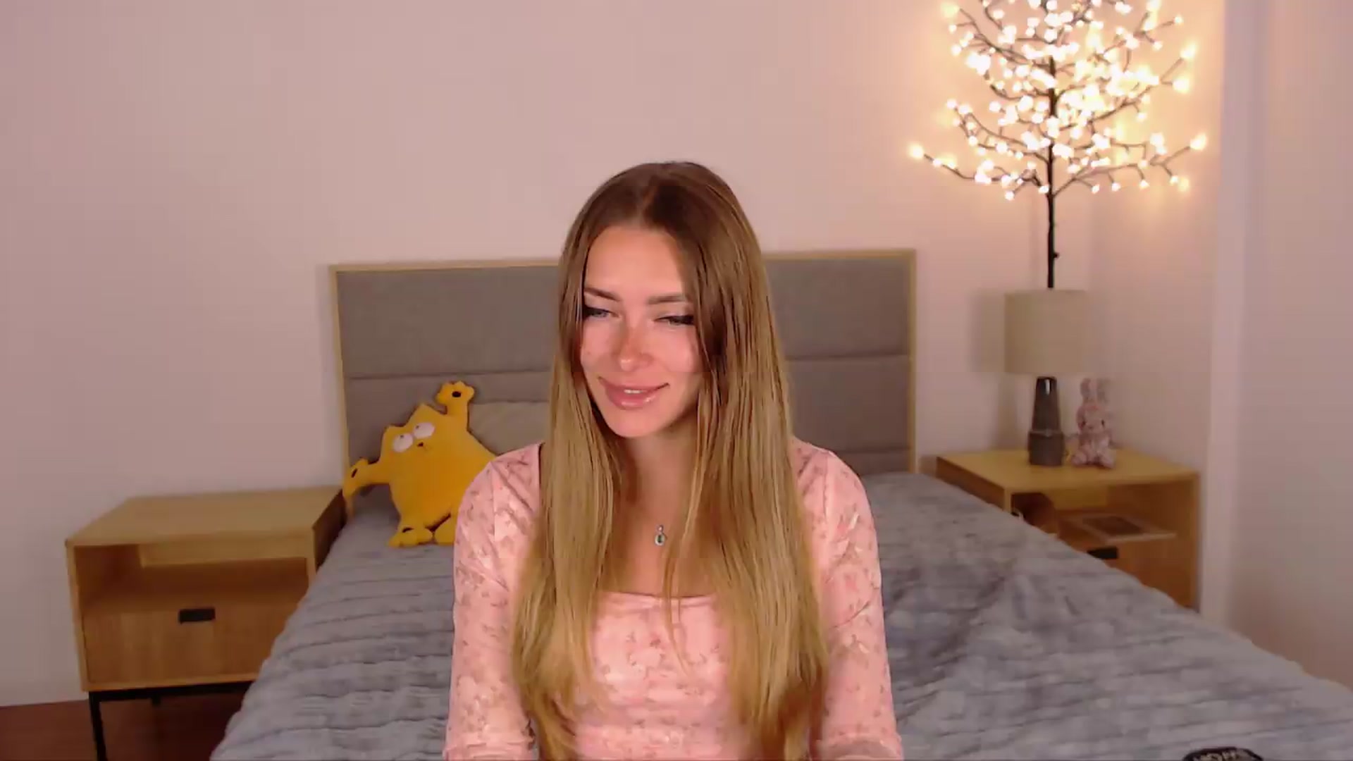 Gallery image thumbnail from SimonsWife's myfreecams stream on, 07/05/2026, 12:06 image 13 of 20