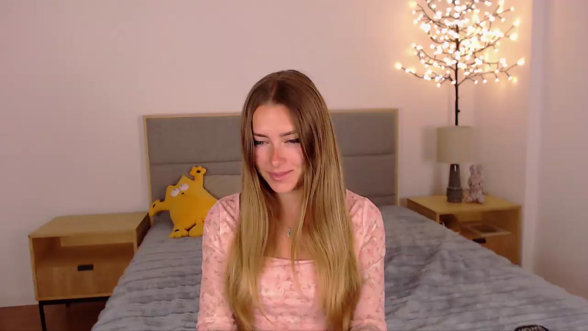 Gallery image thumbnail from SimonsWife's myfreecams stream on, 07/05/2026, 12:06 image 14 of 20