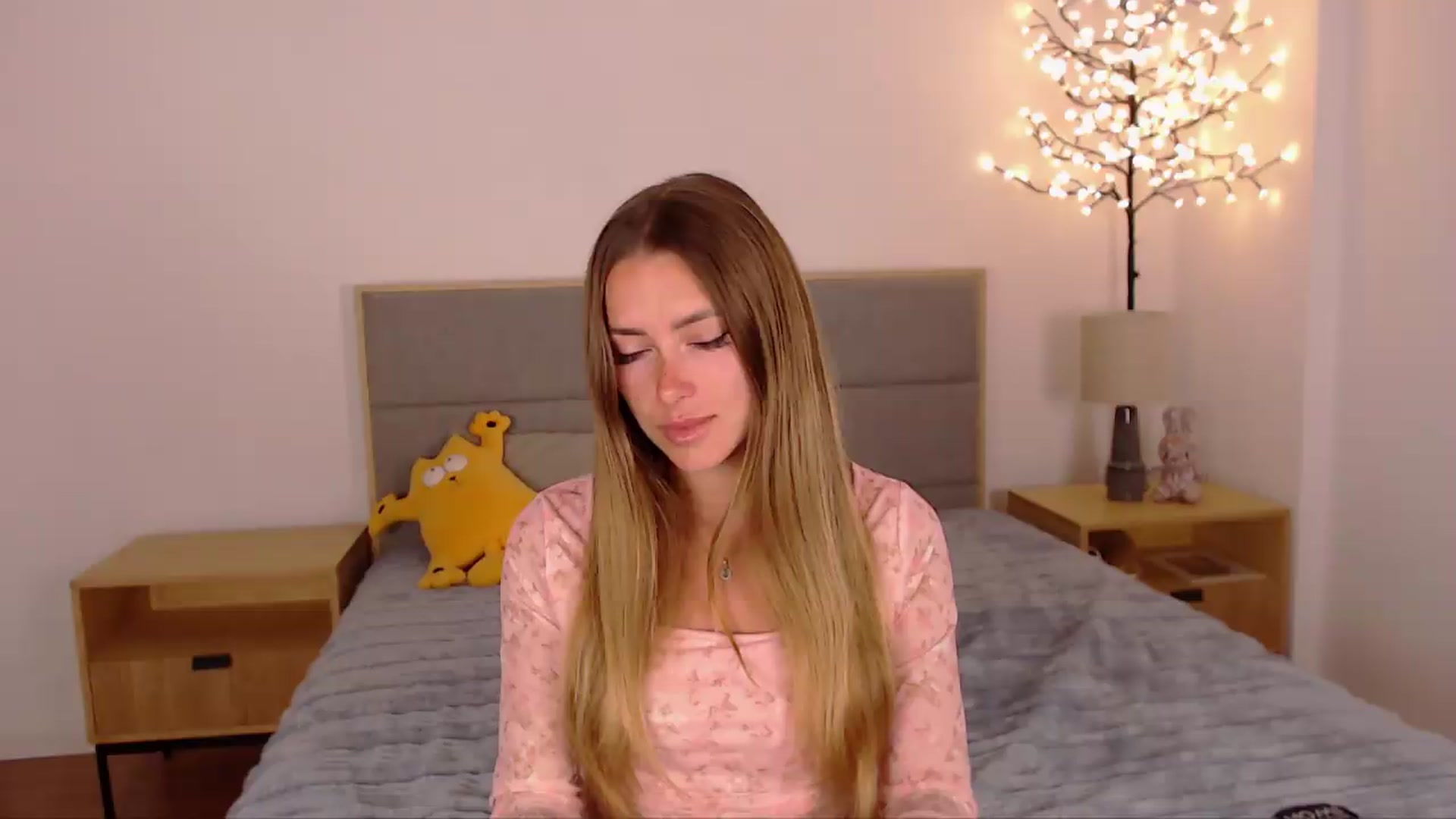 Gallery image thumbnail from SimonsWife's myfreecams stream on, 07/05/2026, 12:06 image 11 of 20
