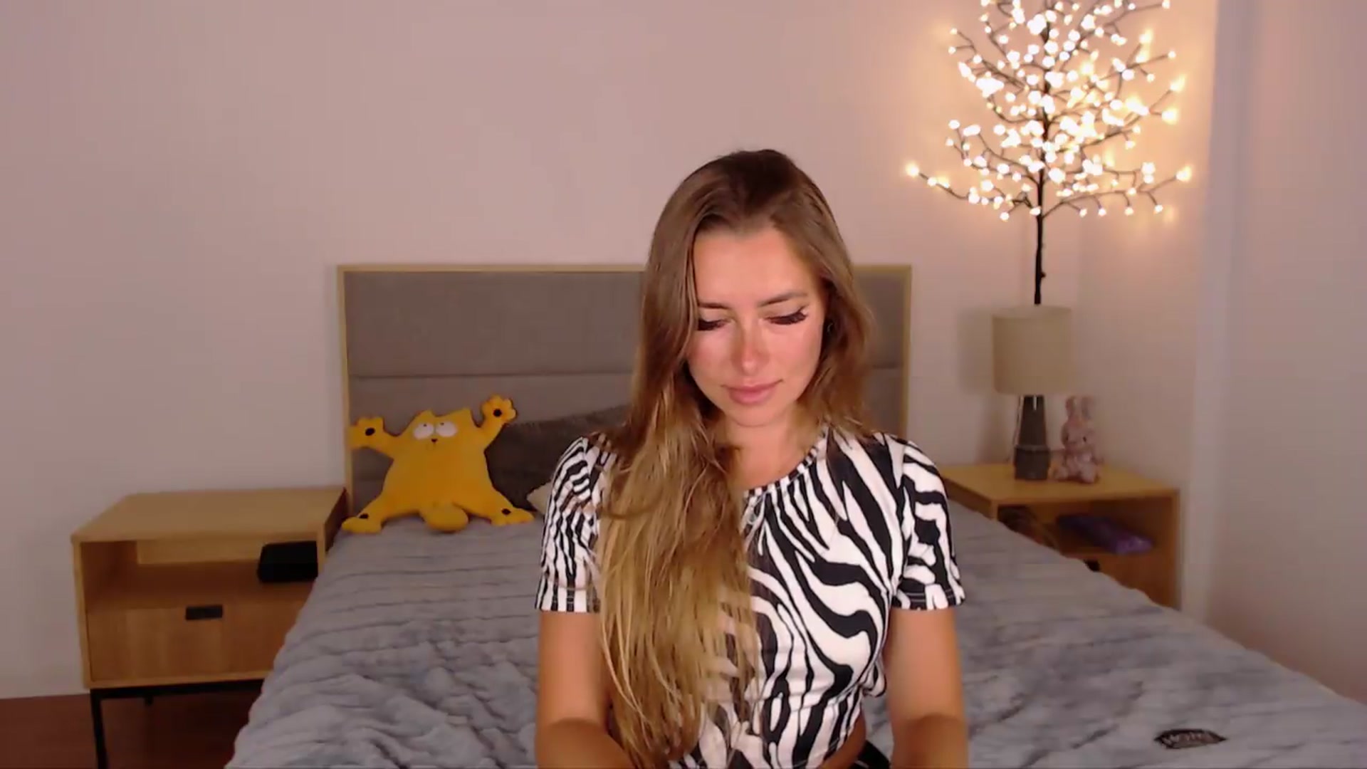 Gallery image thumbnail from SimonsWife's myfreecams stream on, 07/26/2026, 14:39 image 18 of 20