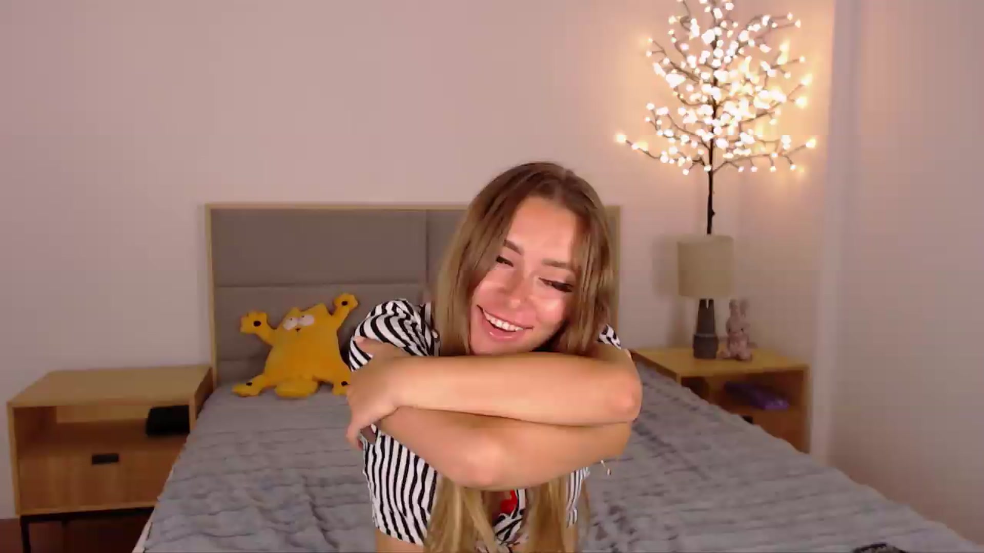 Gallery image thumbnail from SimonsWife's myfreecams stream on, 07/27/2026, 15:23 image 7 of 20