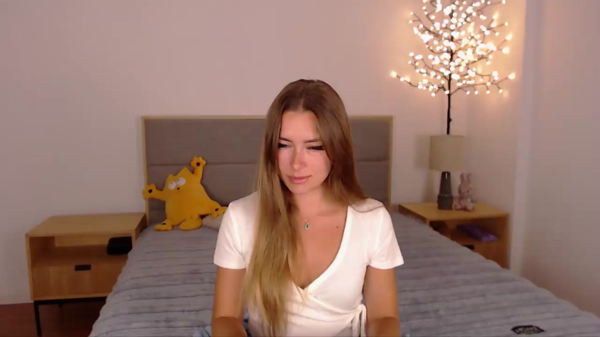 Gallery image thumbnail from SimonsWife's myfreecams stream on, 07/29/2026, 13:23 image 2 of 20