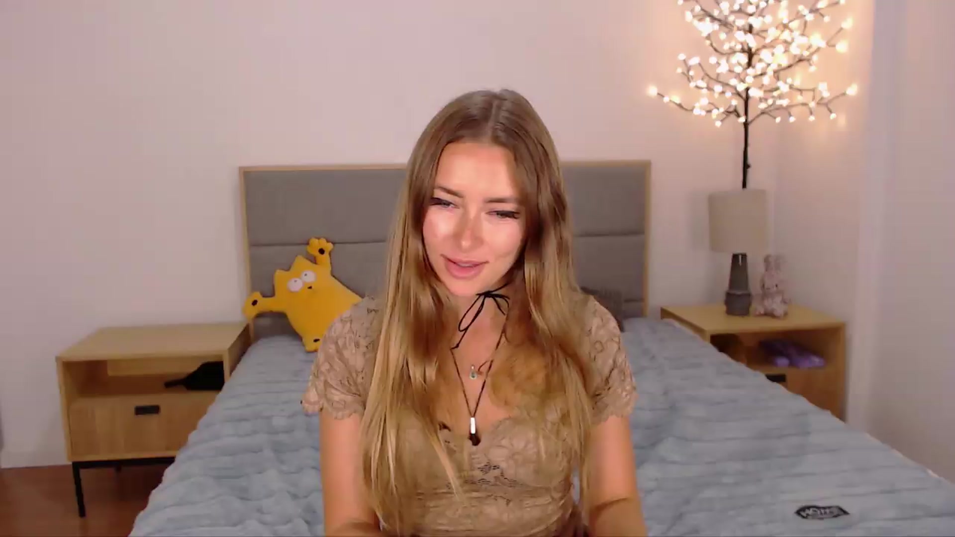 Gallery image thumbnail from SimonsWife's myfreecams stream on, 08/12/2026, 15:11 image 14 of 20