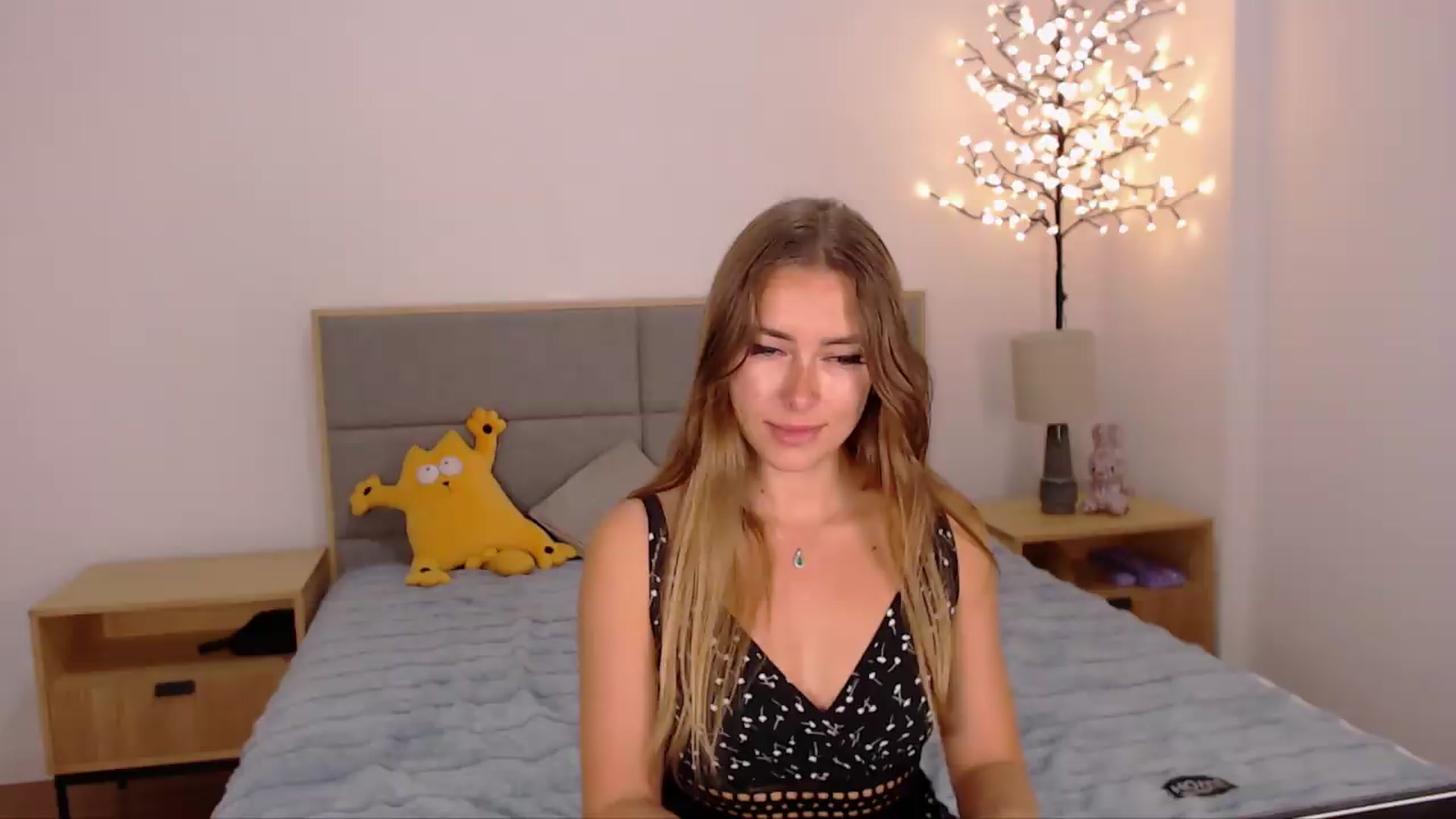 Gallery image thumbnail from SimonsWife's myfreecams stream on, 08/13/2026, 12:41 image 19 of 20