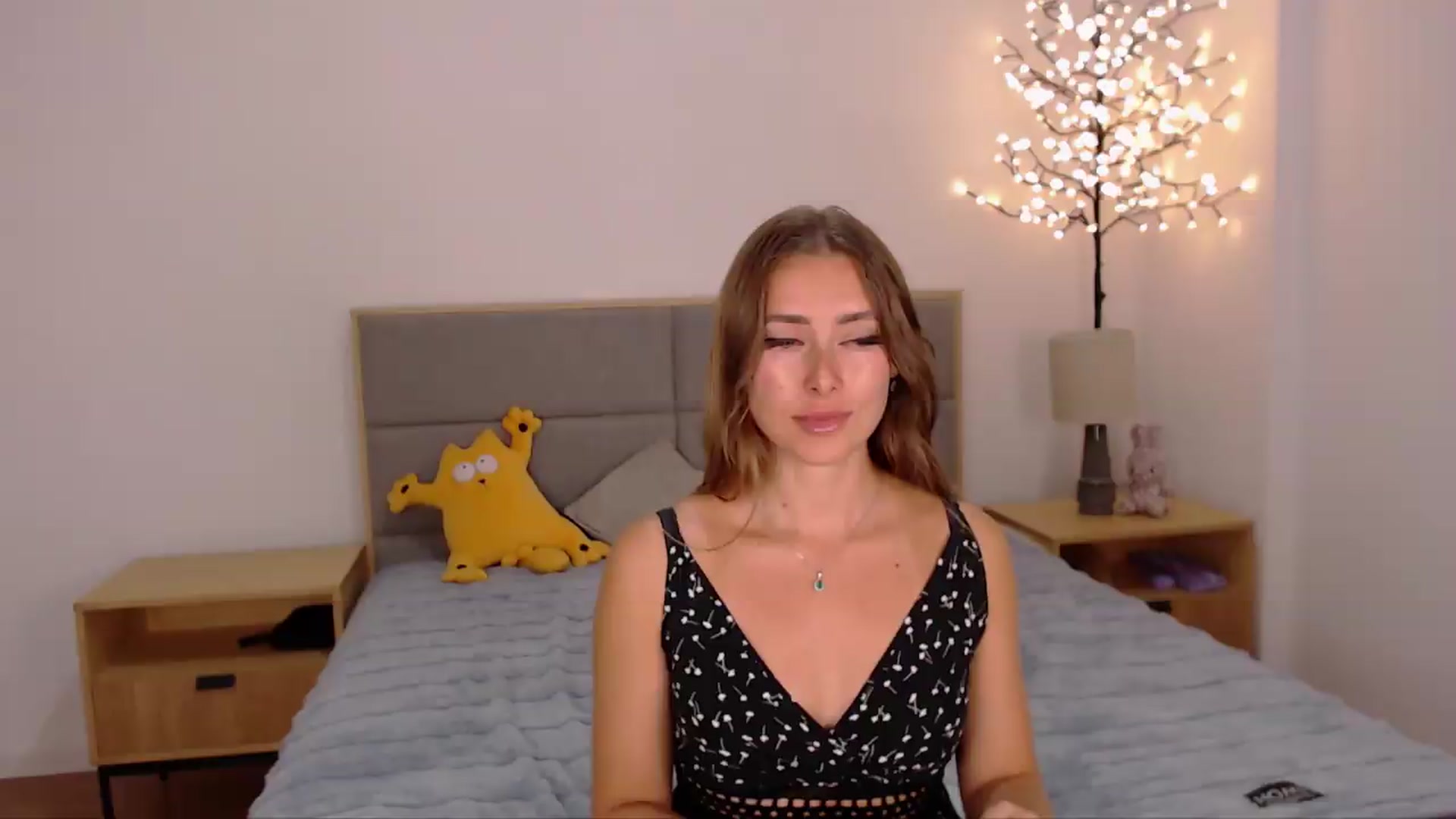 Gallery image thumbnail from SimonsWife's myfreecams stream on, 08/13/2026, 15:20 image 17 of 20