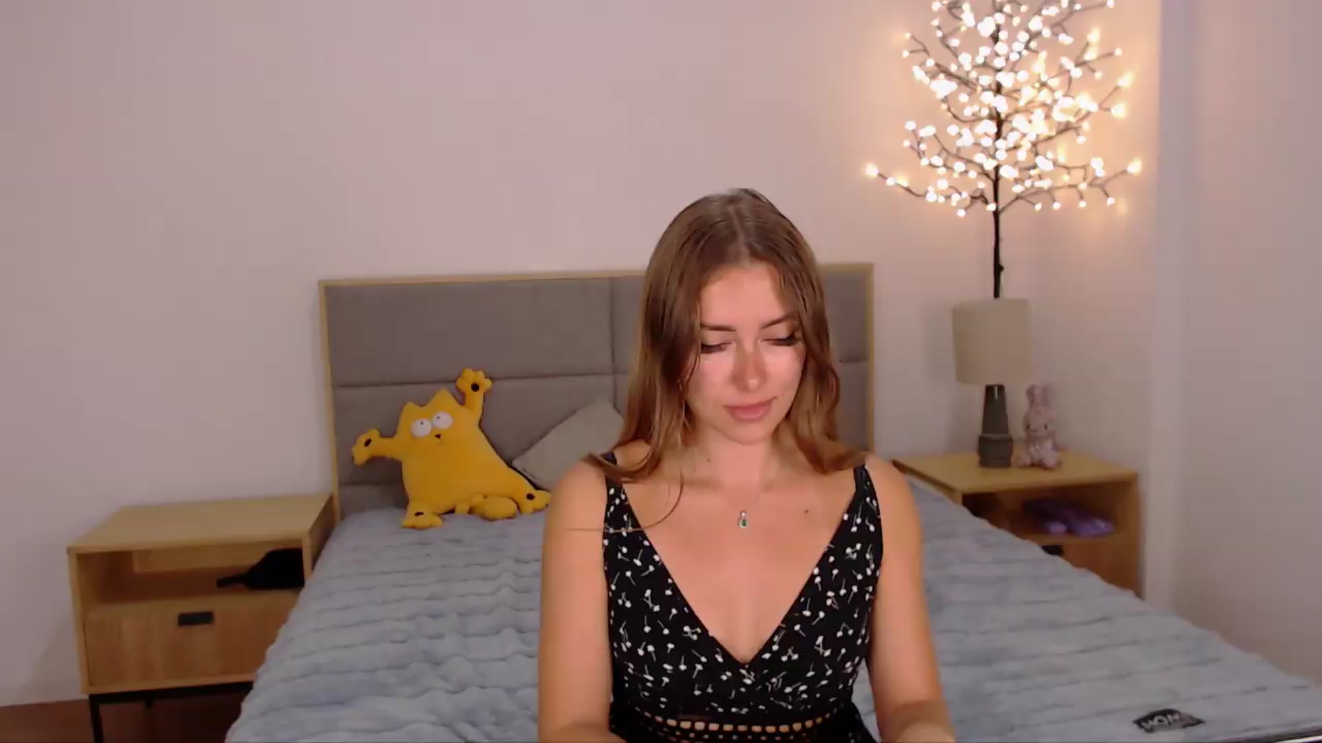 Gallery image thumbnail from SimonsWife's myfreecams stream on, 08/13/2026, 15:20 image 8 of 20