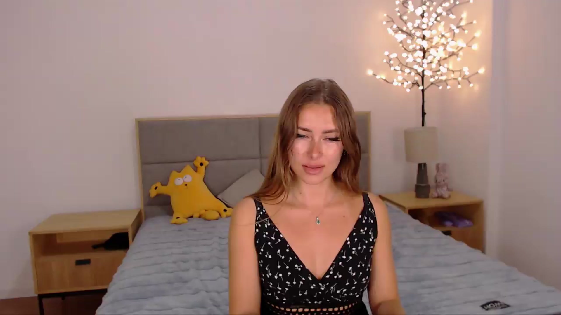 Gallery image thumbnail from SimonsWife's myfreecams stream on, 08/13/2026, 15:44 image 10 of 20