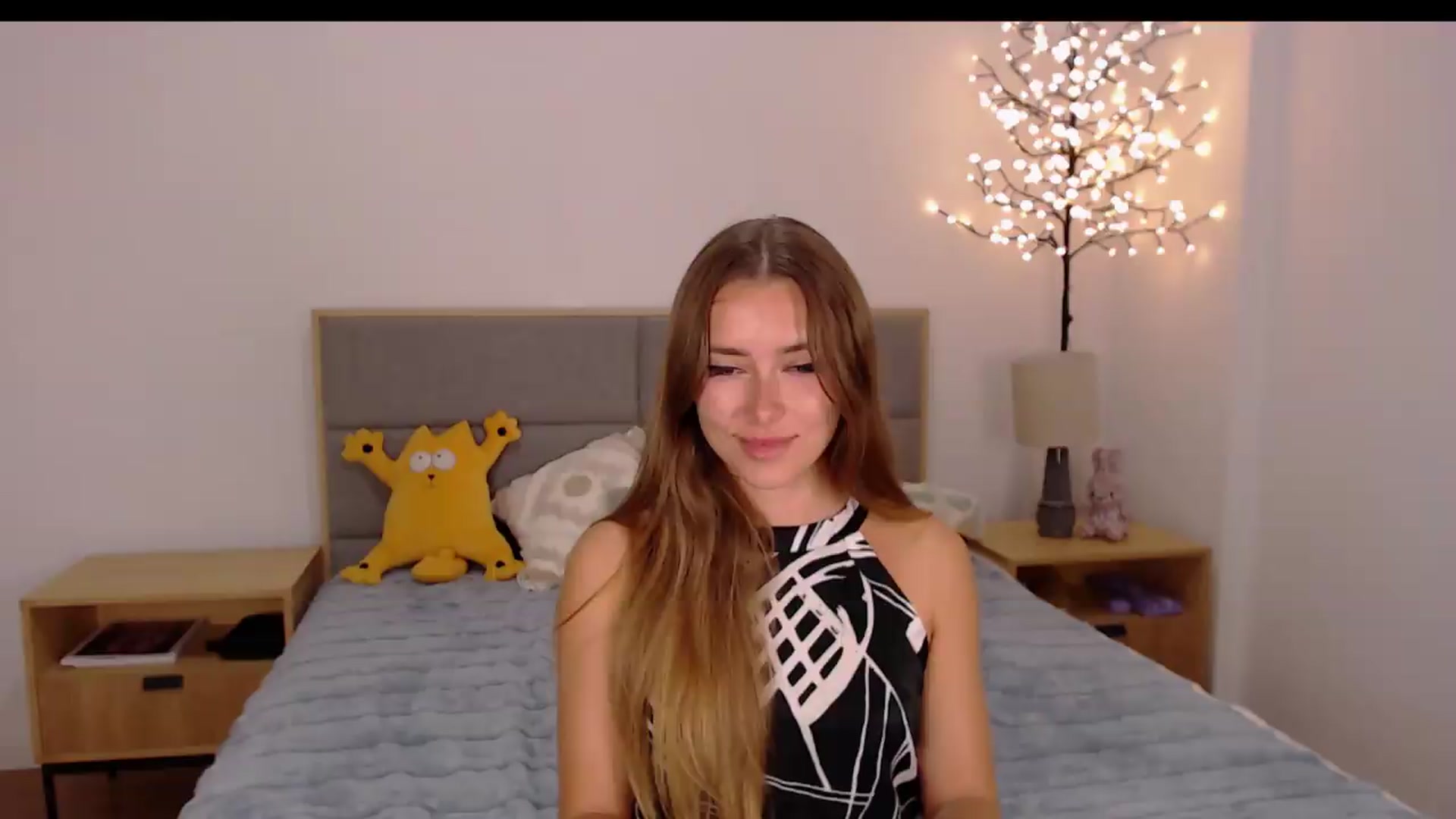 Gallery image thumbnail from SimonsWife's myfreecams stream on, 08/17/2026, 13:32 image 20 of 20