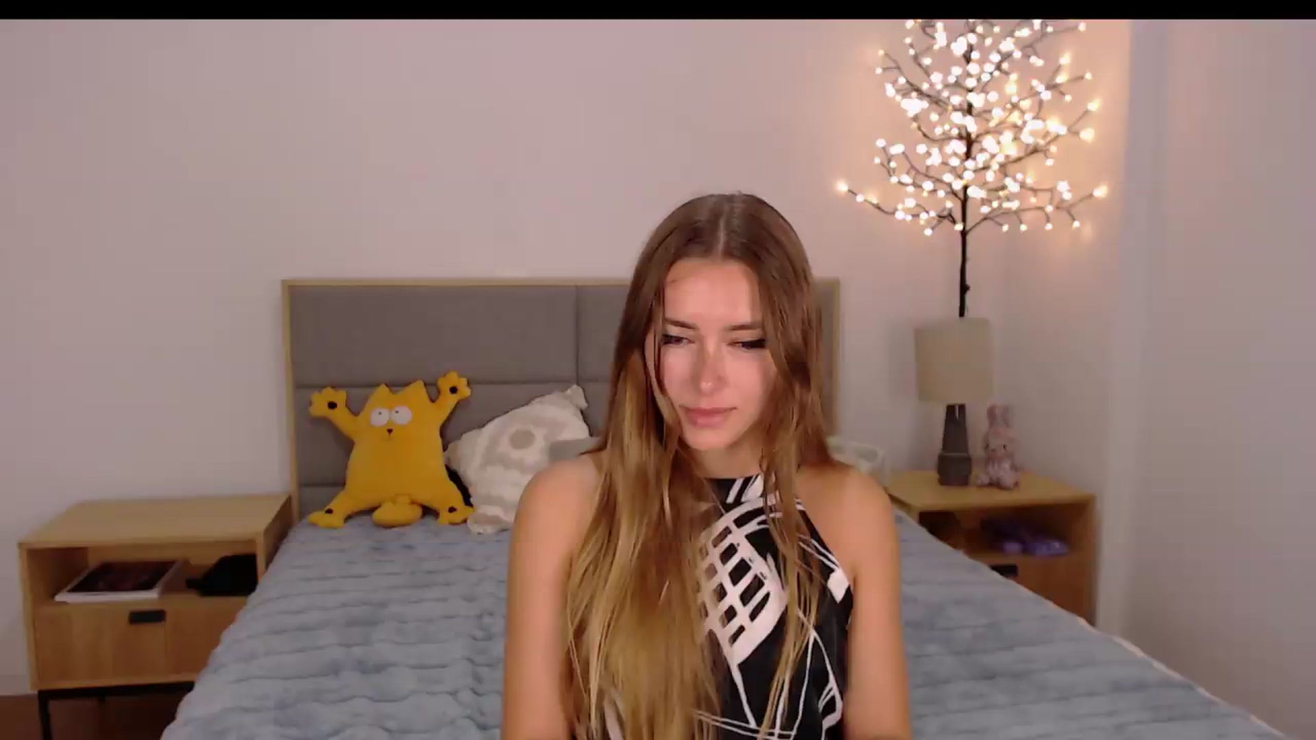 Gallery image thumbnail from SimonsWife's myfreecams stream on, 08/17/2026, 13:32 image 13 of 20