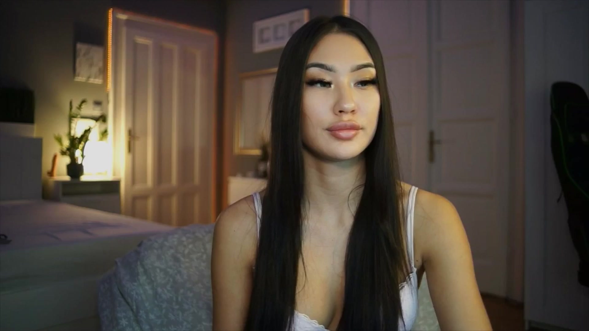 Gallery image thumbnail from SimpleMai's myfreecams stream on, 02/19/2026, 21:52 image 14 of 20