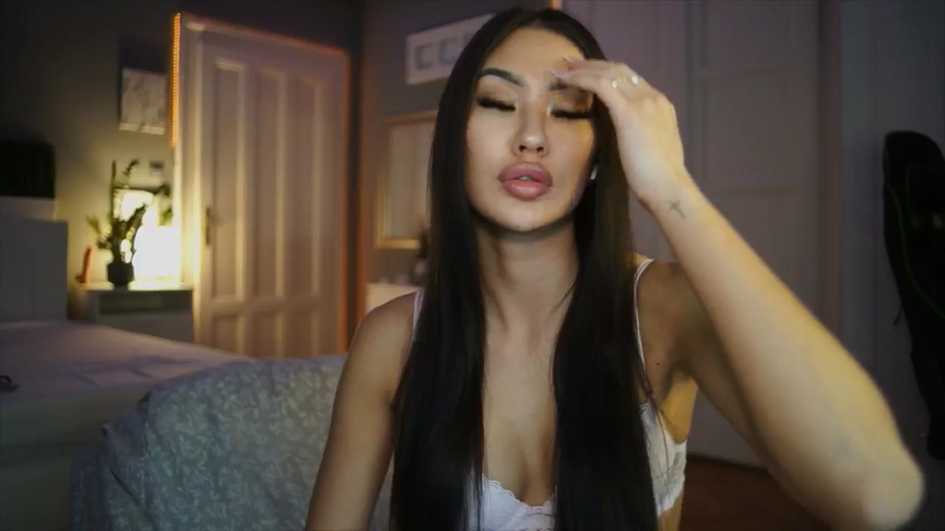 Gallery image thumbnail from SimpleMai's myfreecams stream on, 02/19/2026, 21:52 image 16 of 20