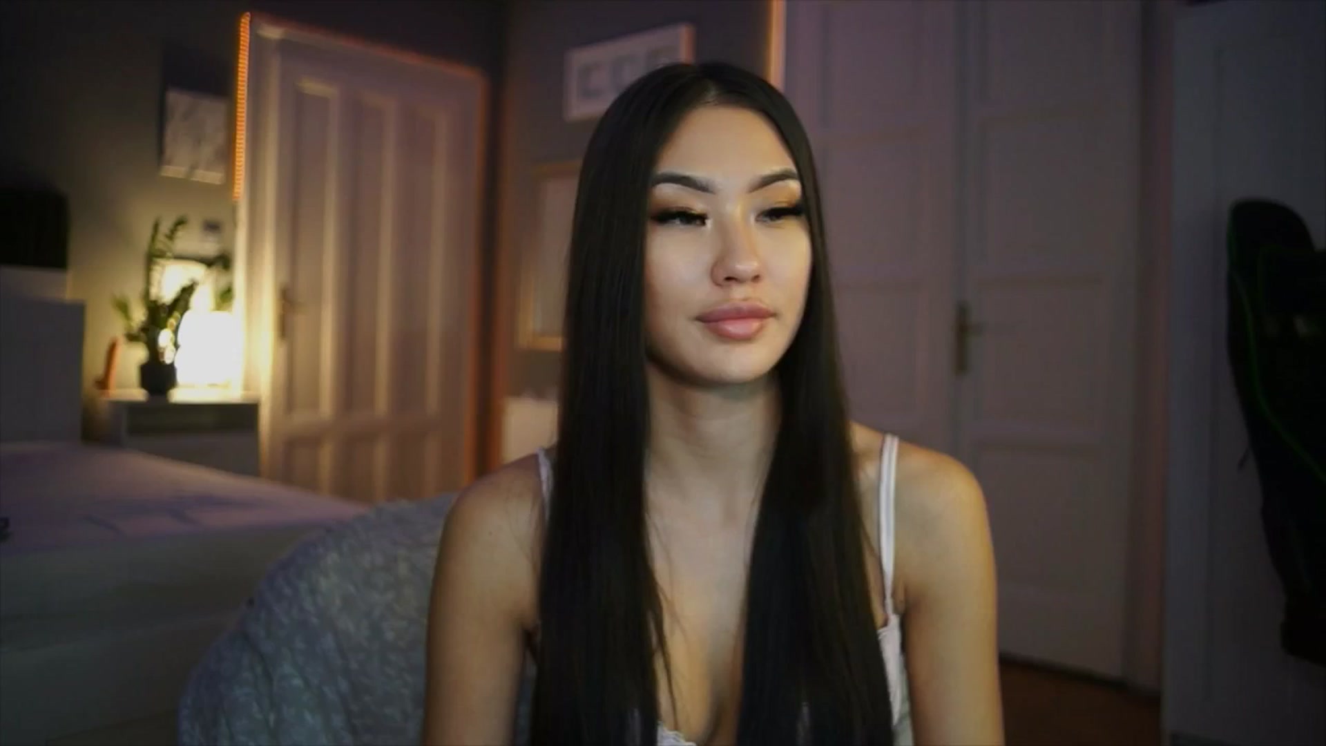 Gallery image thumbnail from SimpleMai's myfreecams stream on, 02/19/2026, 23:15 image 18 of 20