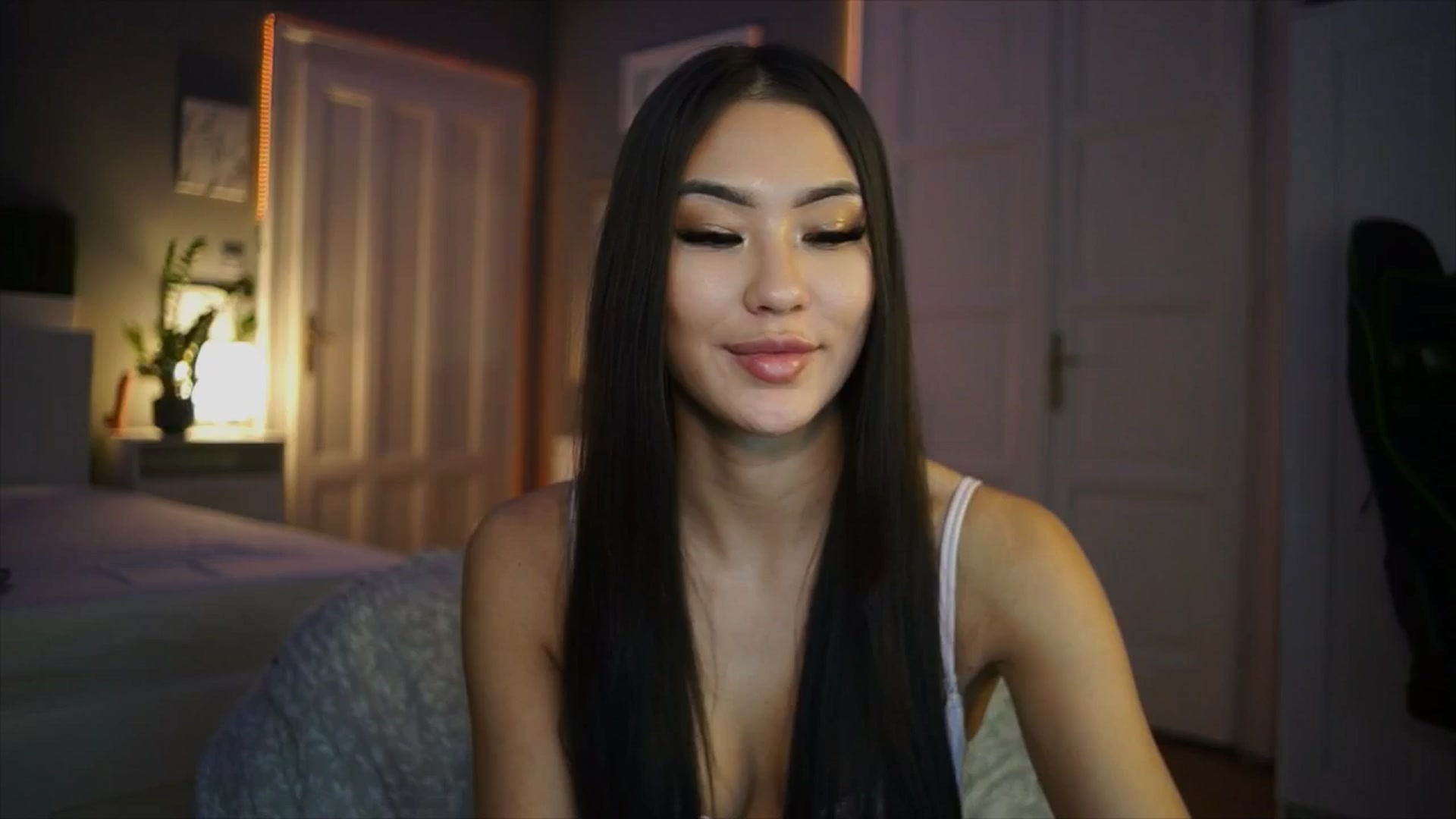 Gallery image thumbnail from SimpleMai's myfreecams stream on, 02/19/2026, 23:15 image 16 of 20