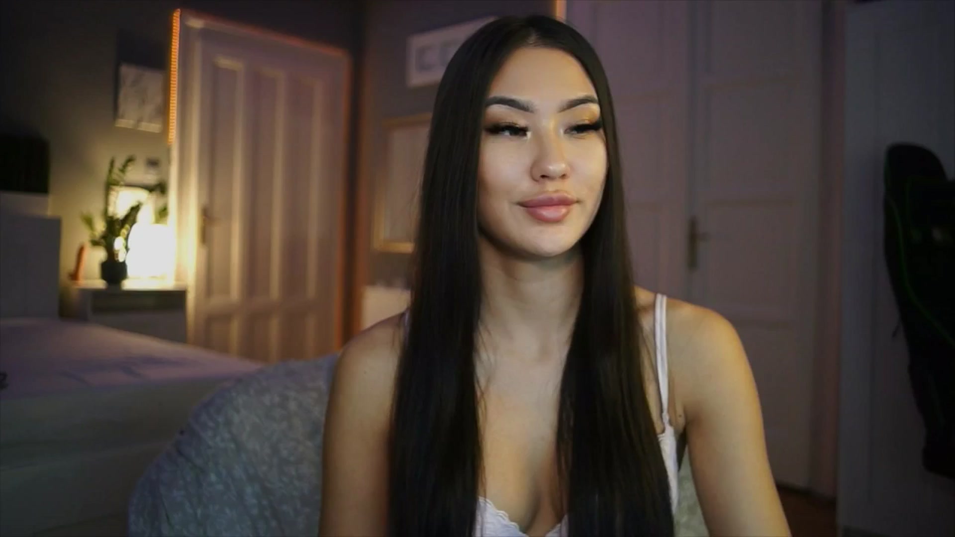Gallery image thumbnail from SimpleMai's myfreecams stream on, 02/19/2026, 23:15 image 6 of 20