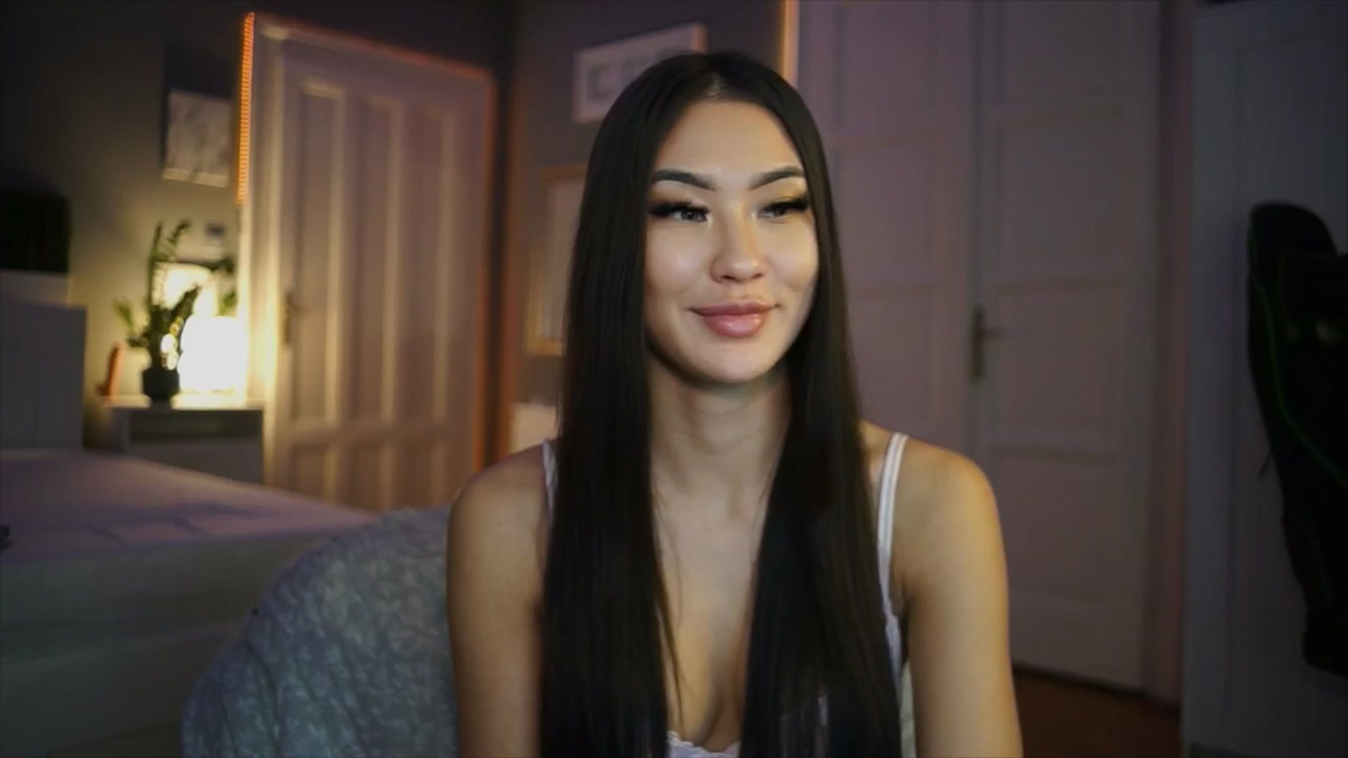 Gallery image thumbnail from SimpleMai's myfreecams stream on, 02/19/2026, 23:15 image 17 of 20