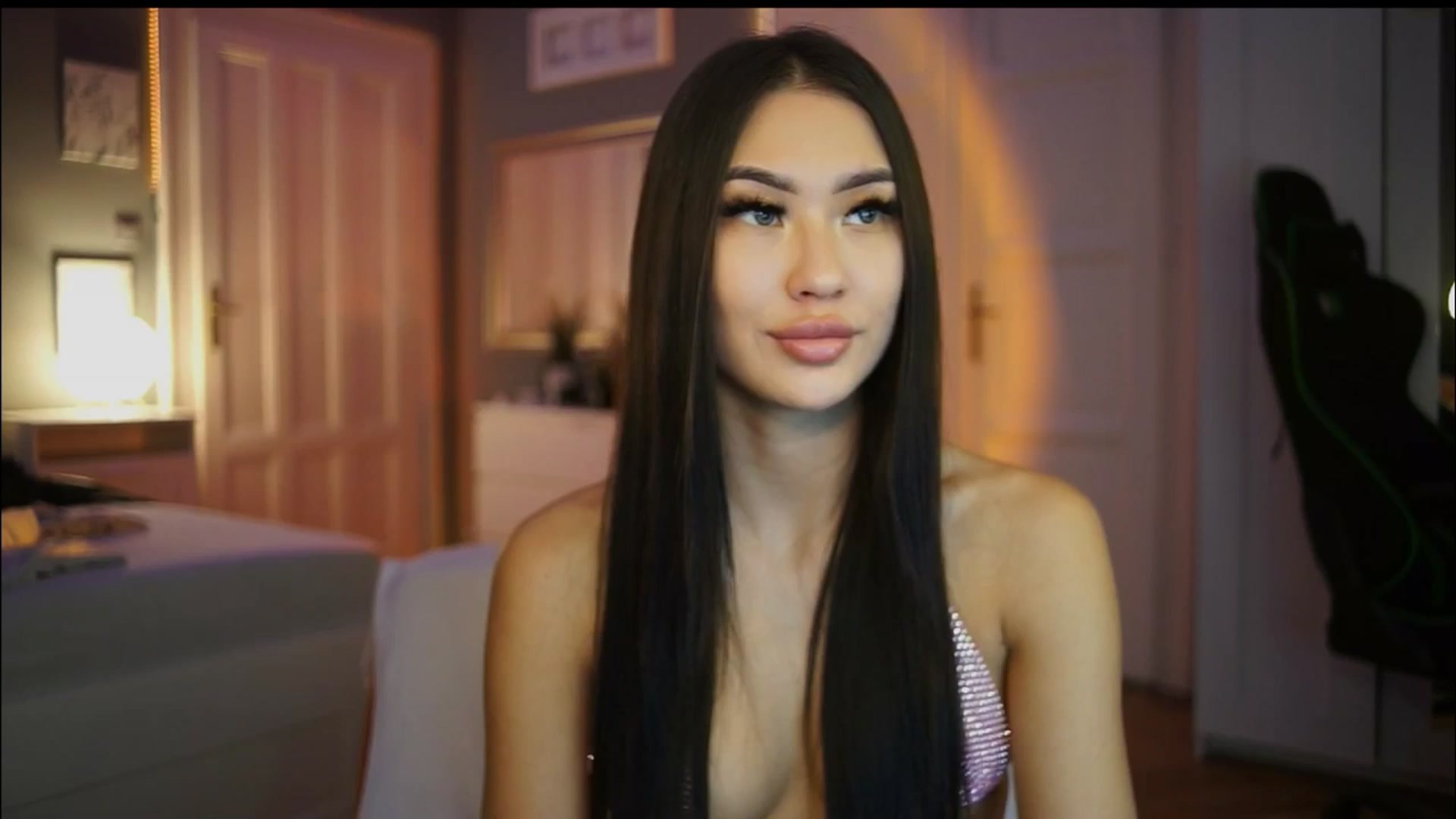 Gallery image thumbnail from SimpleMai's myfreecams stream on, 03/01/2026, 19:53 image 14 of 20