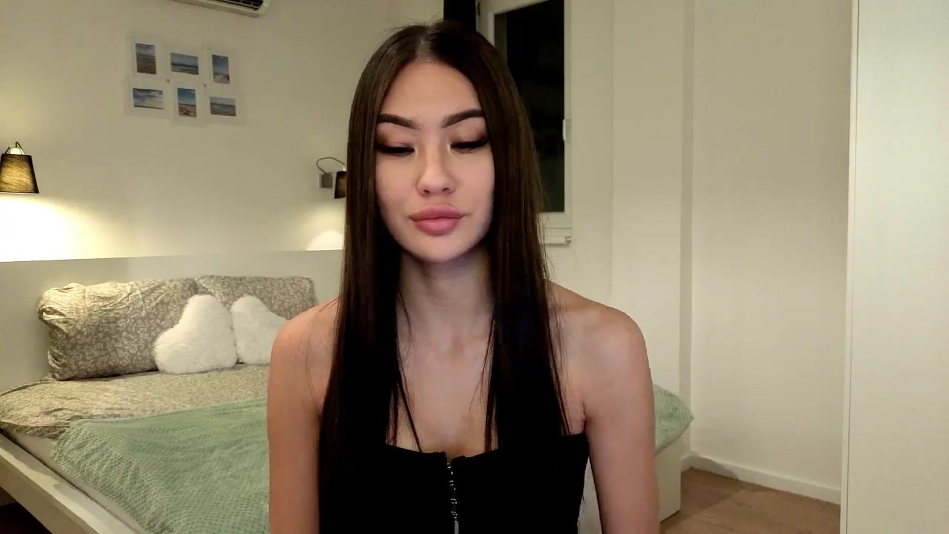 Gallery image thumbnail from SimpleMai's myfreecams stream on, 03/13/2026, 22:05 image 12 of 20