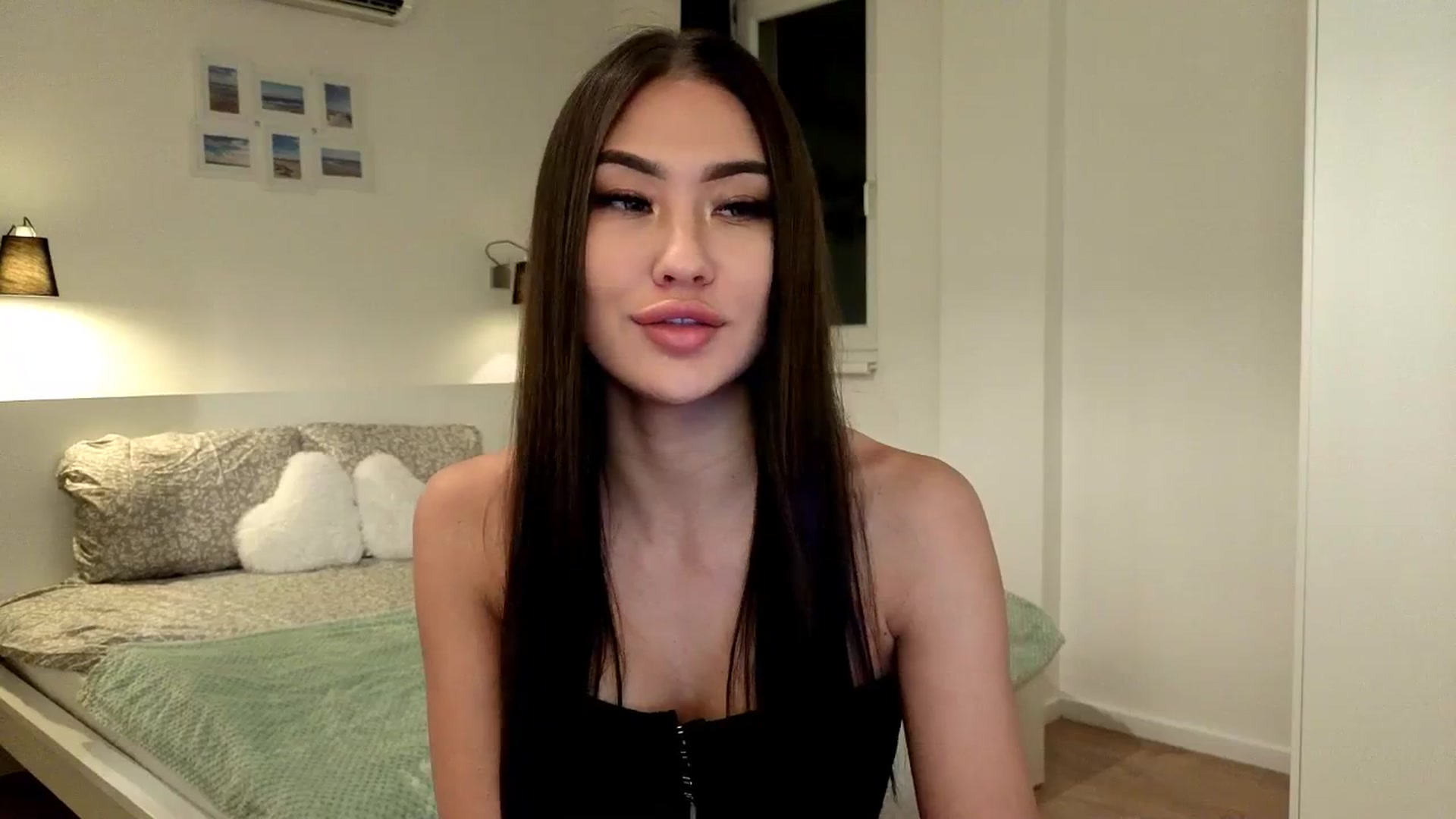Gallery image thumbnail from SimpleMai's myfreecams stream on, 03/13/2026, 22:05 image 11 of 20