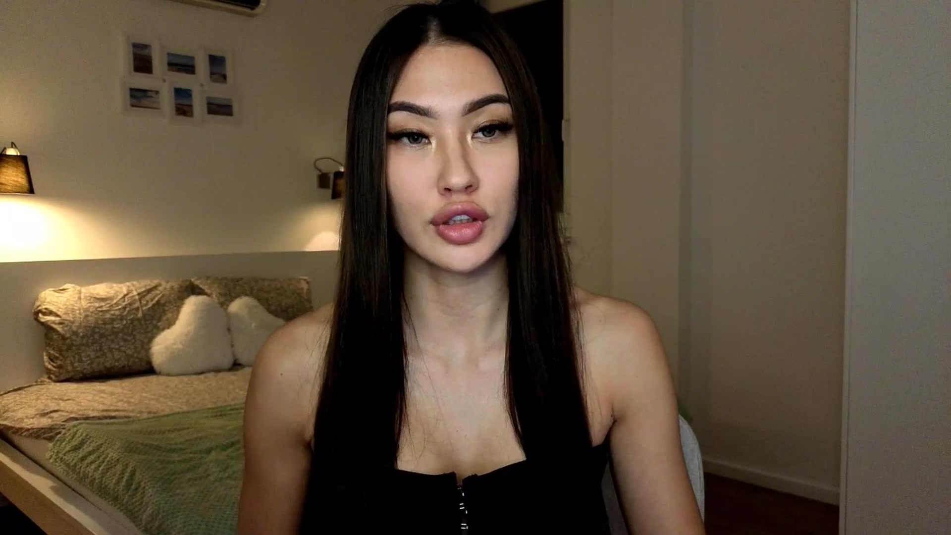 Gallery image thumbnail from SimpleMai's myfreecams stream on, 03/13/2026, 22:05 image 14 of 20