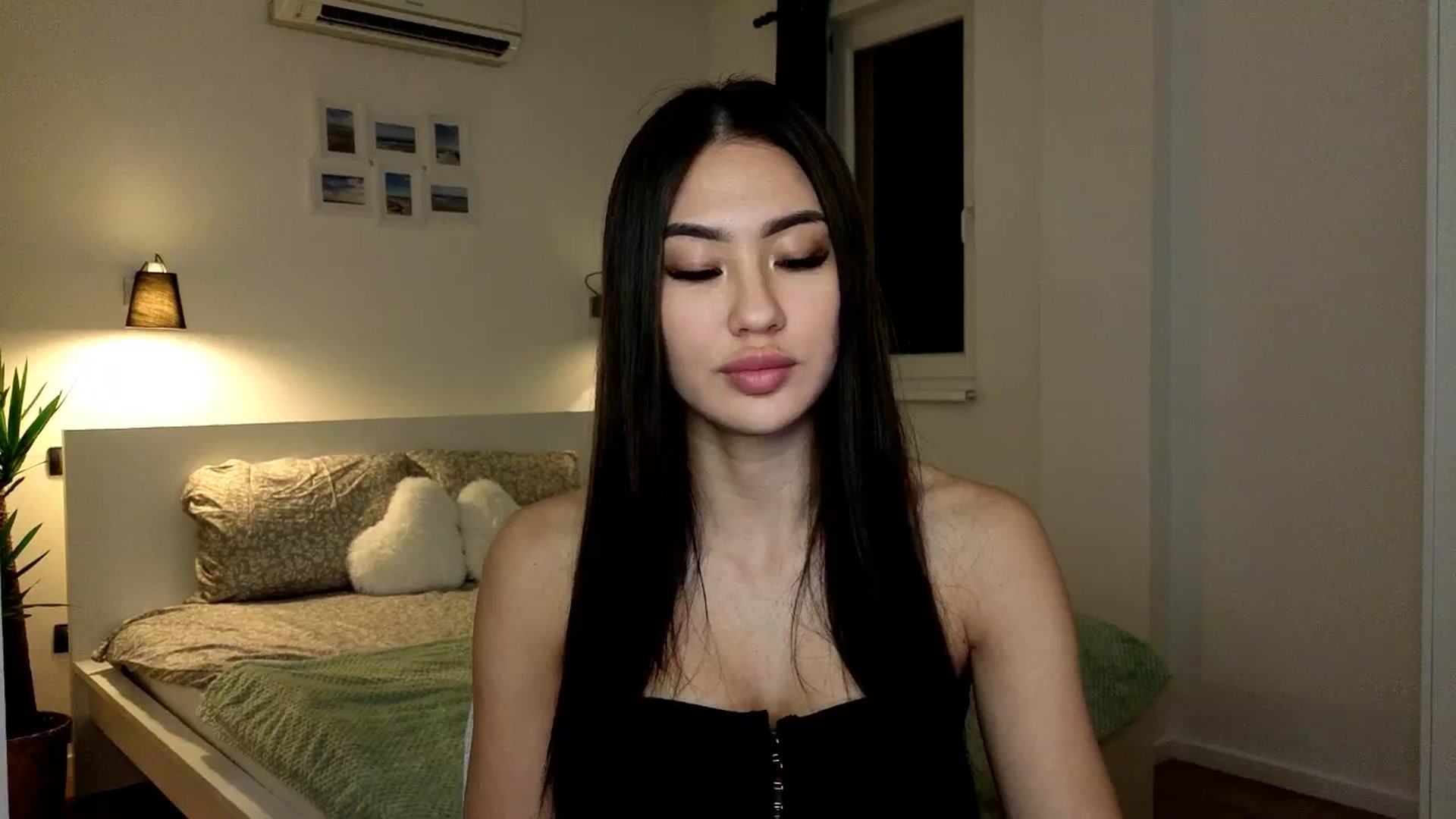 Gallery image thumbnail from SimpleMai's myfreecams stream on, 03/13/2026, 22:05 image 17 of 20