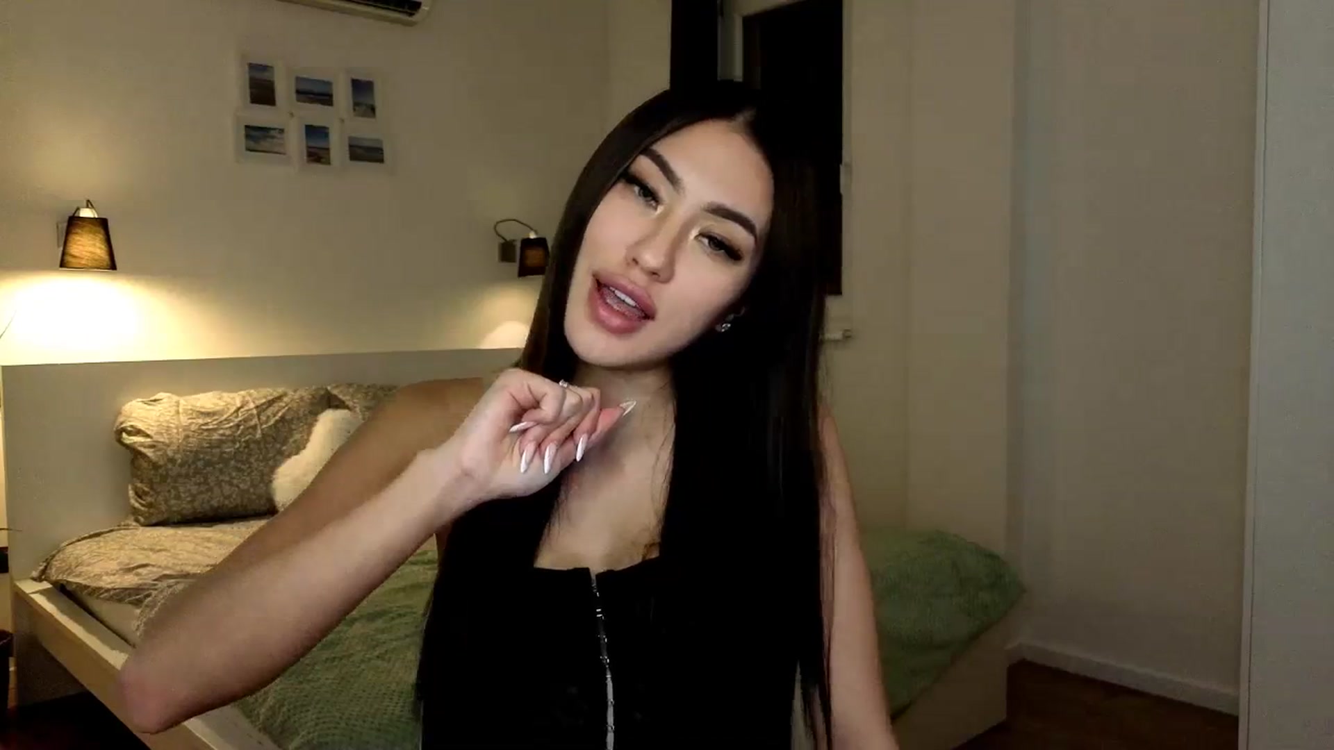 Gallery image thumbnail from SimpleMai's myfreecams stream on, 03/13/2026, 22:05 image 16 of 20
