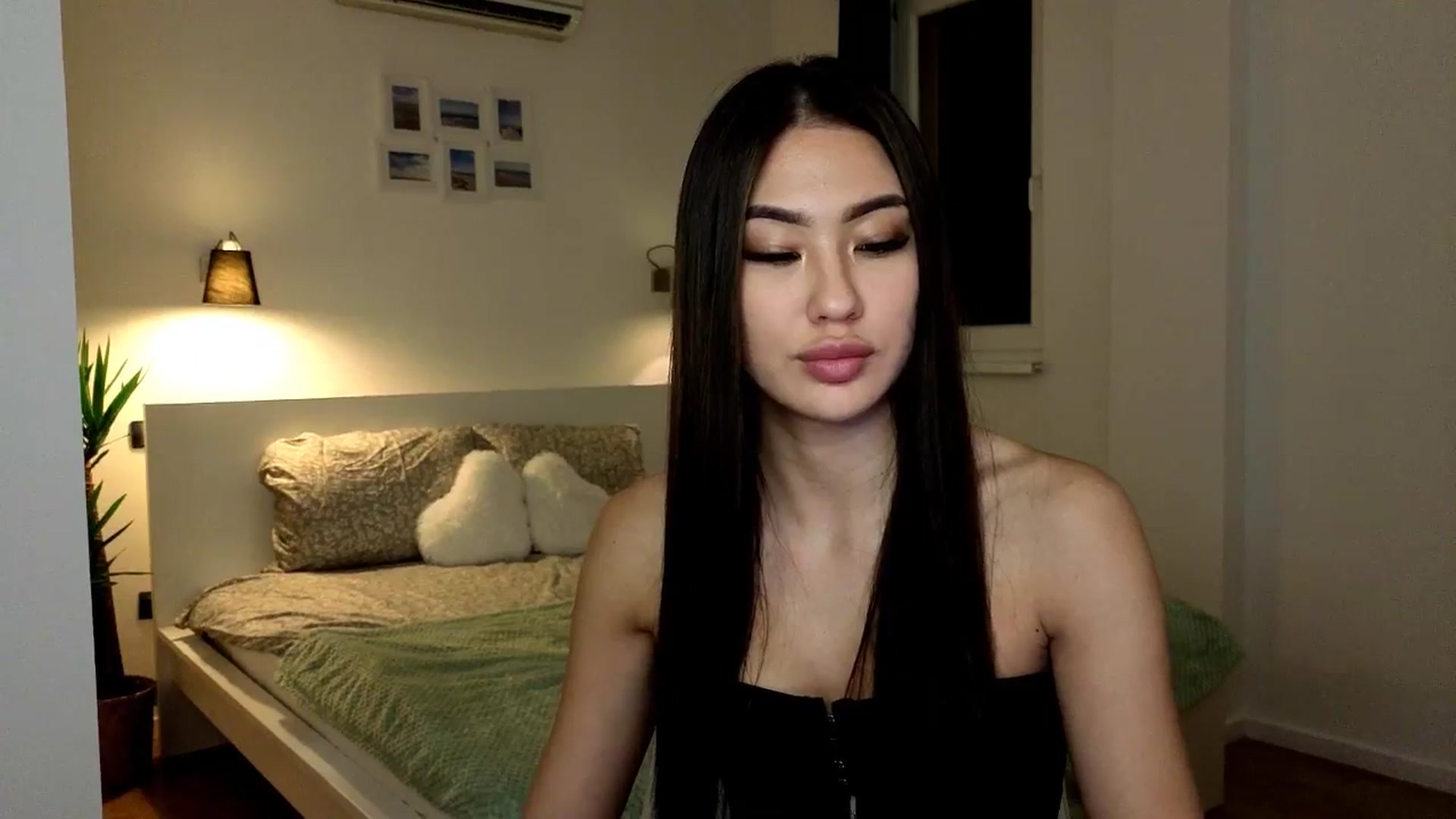 Gallery image thumbnail from SimpleMai's myfreecams stream on, 03/13/2026, 22:51 image 14 of 20