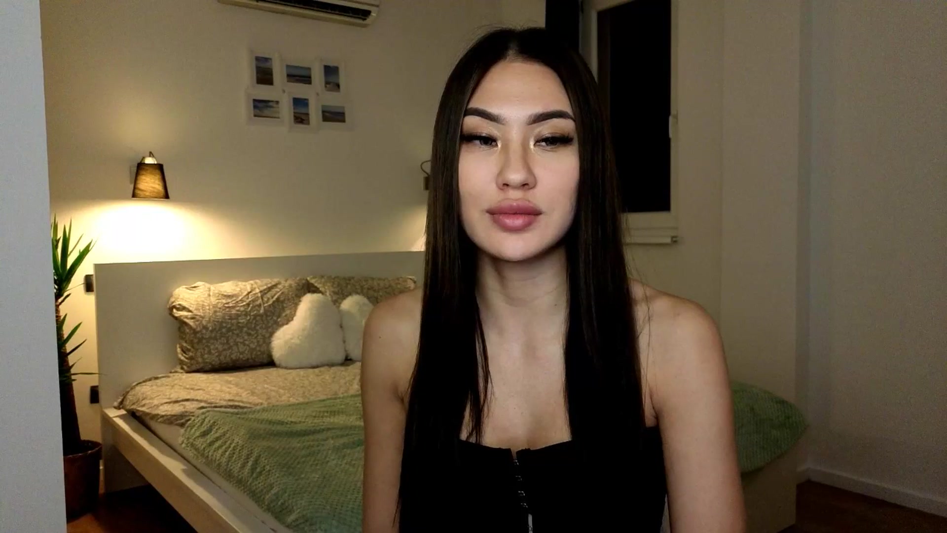 Gallery image thumbnail from SimpleMai's myfreecams stream on, 03/13/2026, 22:51 image 17 of 20