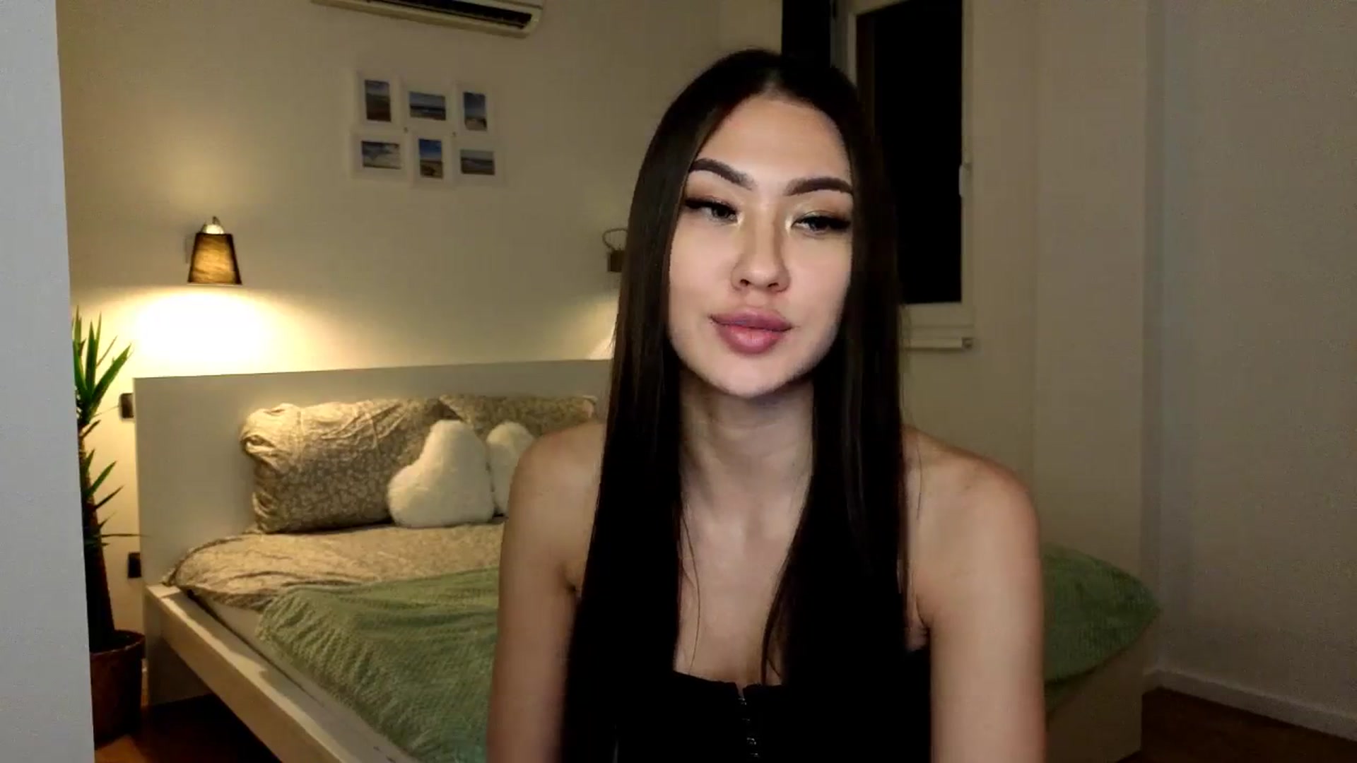 Gallery image thumbnail from SimpleMai's myfreecams stream on, 03/13/2026, 22:51 image 16 of 20