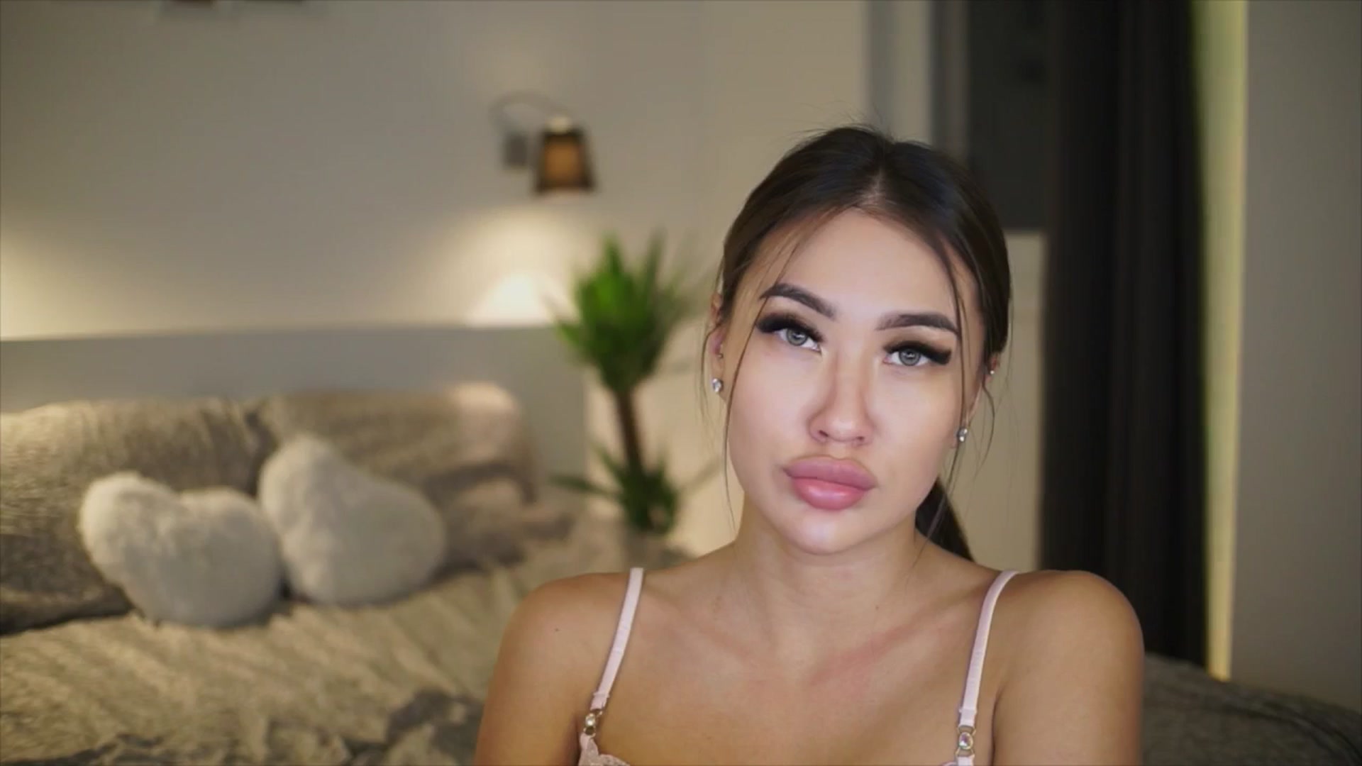 Gallery image thumbnail from SimpleMai's myfreecams stream on, 03/18/2026, 23:04 image 19 of 20