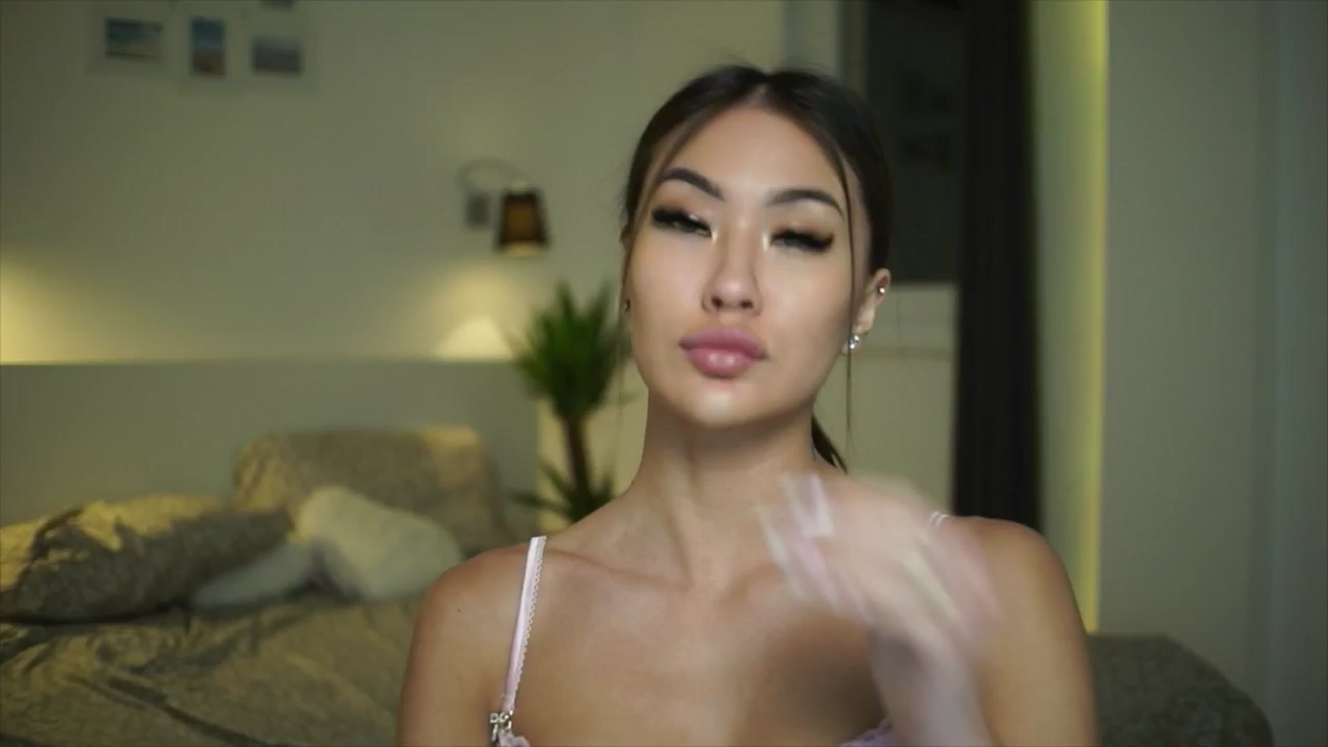 Gallery image thumbnail from SimpleMai's myfreecams stream on, 03/21/2026, 20:02 image 4 of 20