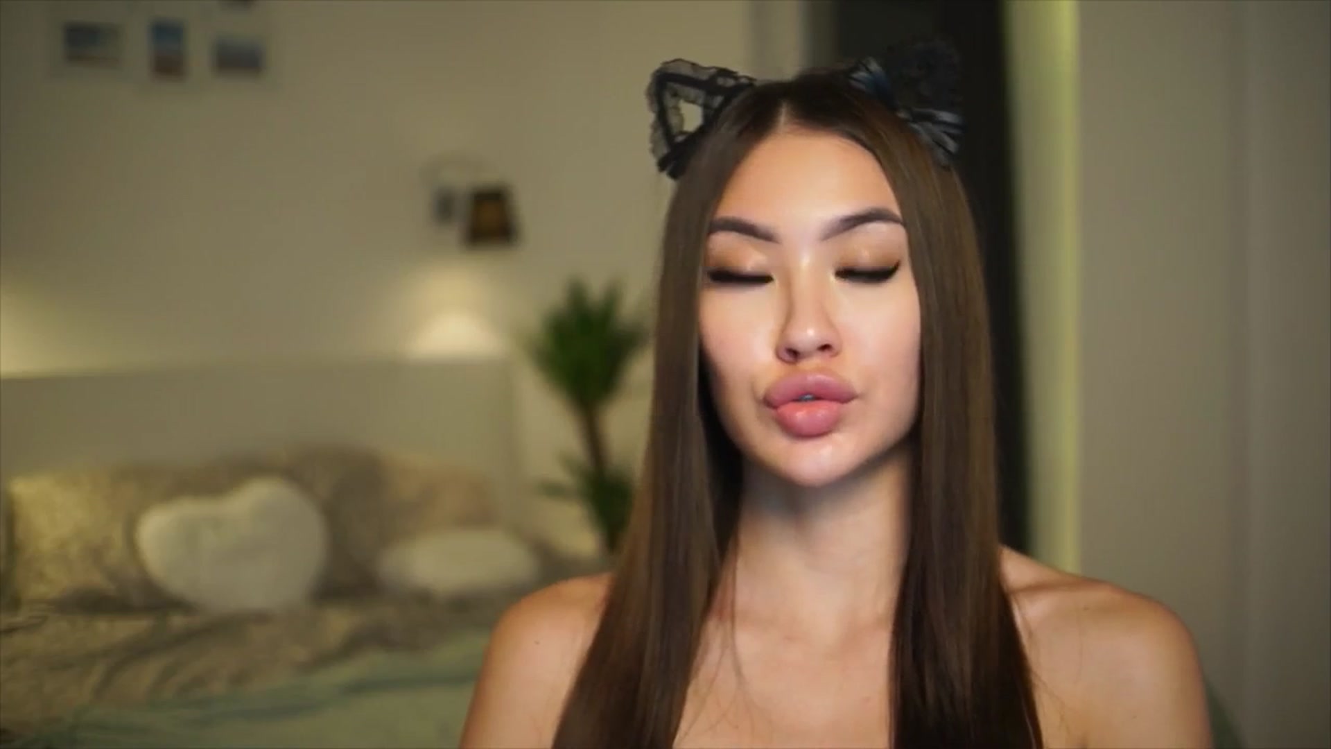 Gallery image thumbnail from SimpleMai's myfreecams stream on, 03/24/2026, 22:21 image 11 of 20