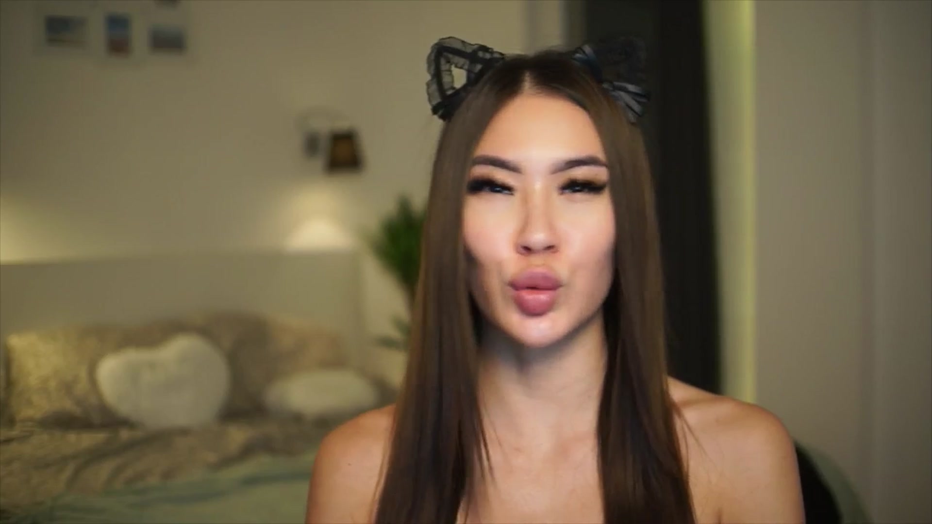 Gallery image thumbnail from SimpleMai's myfreecams stream on, 03/24/2026, 22:21 image 6 of 20