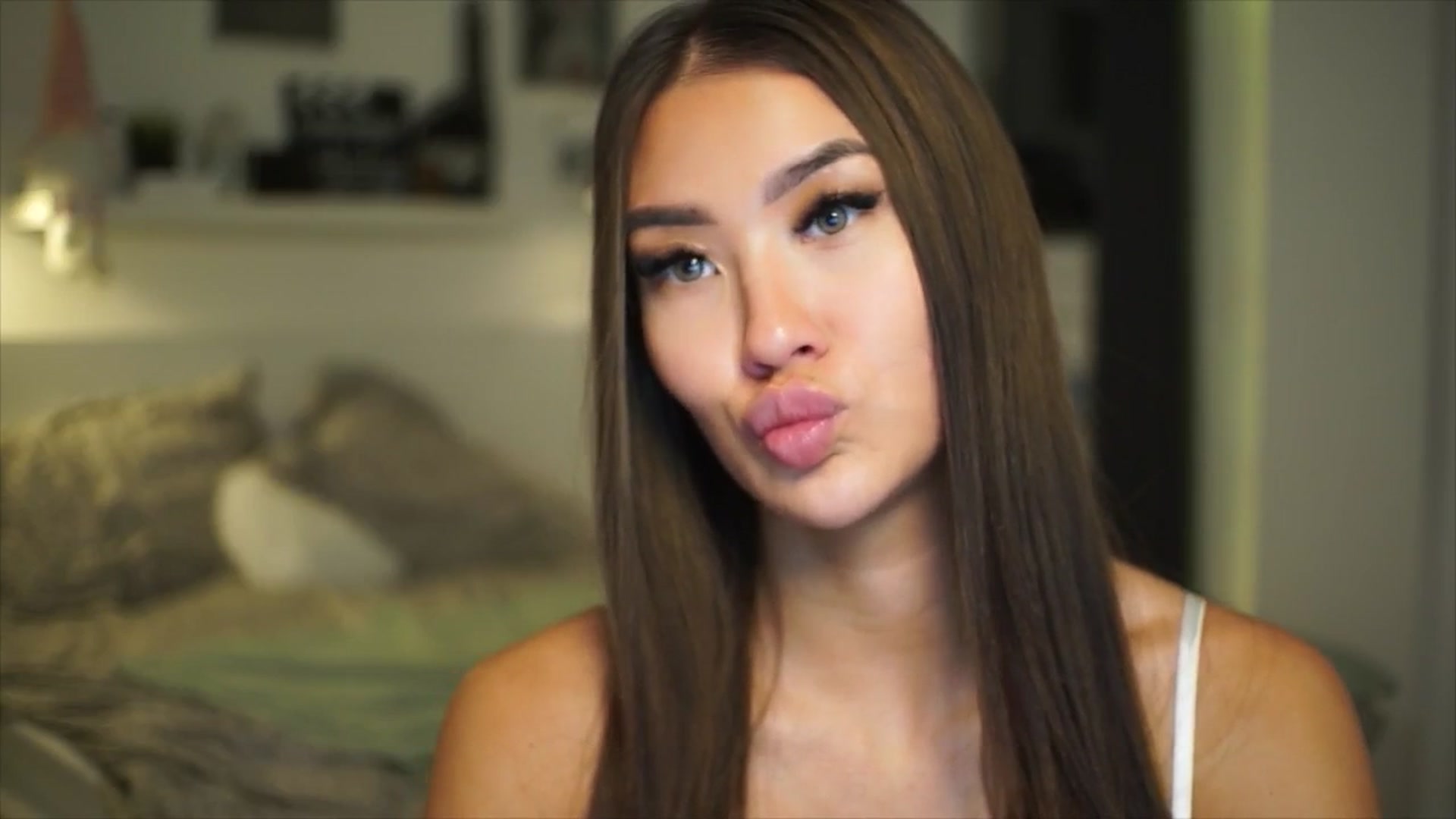 Gallery image thumbnail from SimpleMai's myfreecams stream on, 04/10/2026, 21:17 image 14 of 20