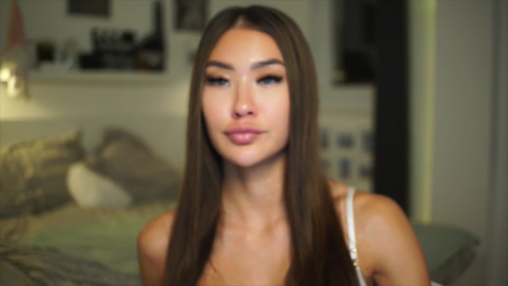 Gallery image thumbnail from SimpleMai's myfreecams stream on, 04/10/2026, 21:17 image 4 of 20