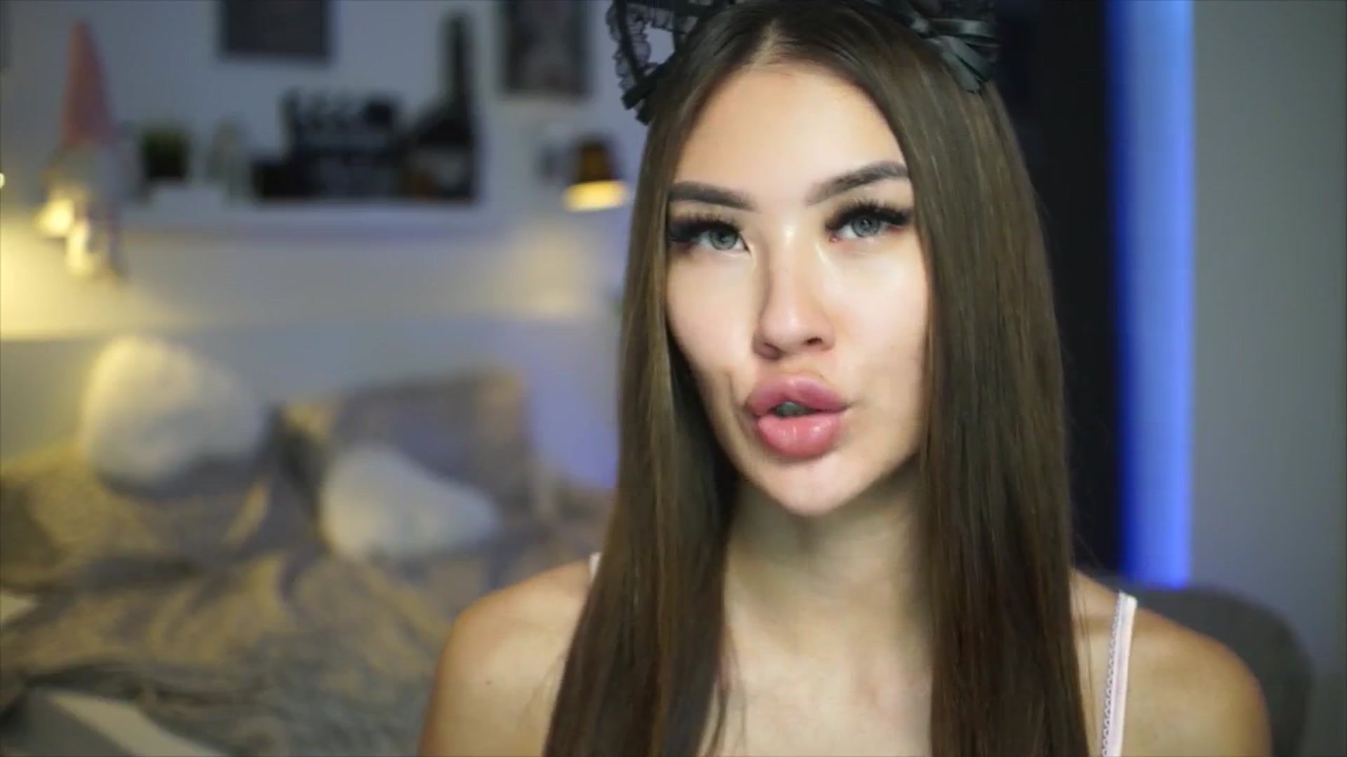 Gallery image thumbnail from SimpleMai's myfreecams stream on, 04/18/2026, 18:36 image 7 of 20