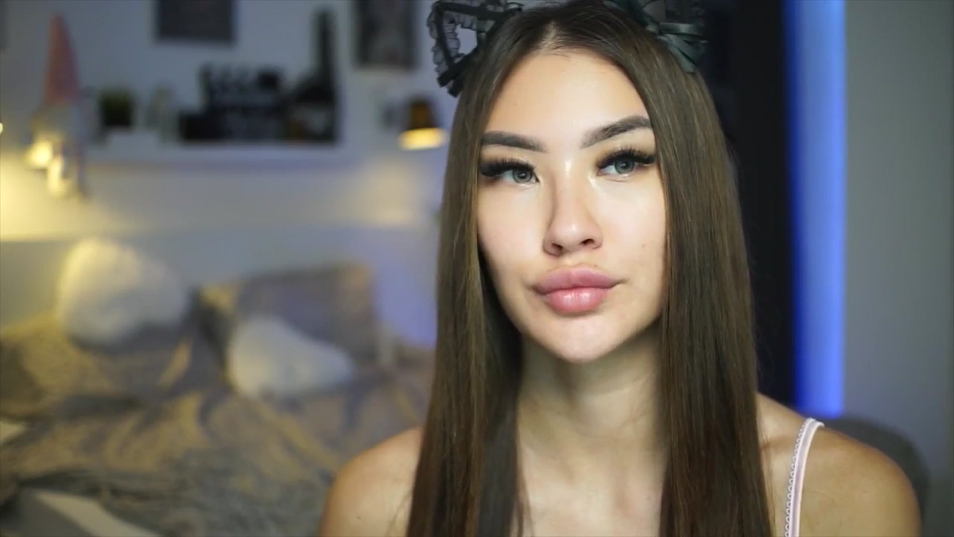 Gallery image thumbnail from SimpleMai's myfreecams stream on, 04/18/2026, 18:36 image 9 of 20