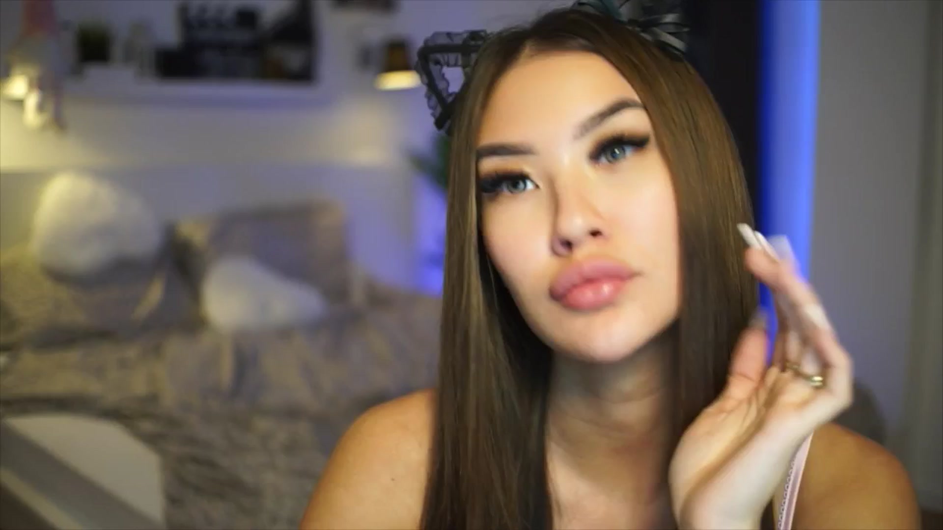 Gallery image thumbnail from SimpleMai's myfreecams stream on, 04/18/2026, 21:48 image 9 of 20