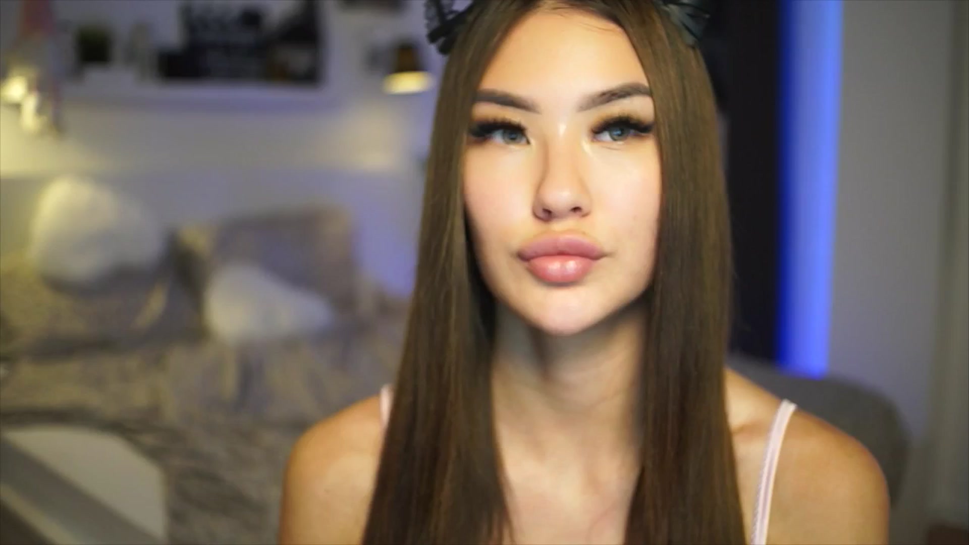 Gallery image thumbnail from SimpleMai's myfreecams stream on, 04/18/2026, 21:48 image 17 of 20