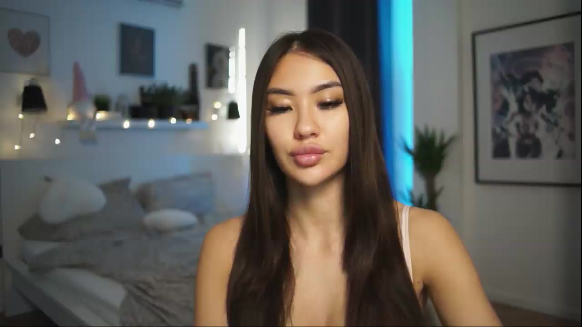 Gallery image thumbnail from SimpleMai's myfreecams stream on, 05/09/2026, 17:44 image 6 of 20