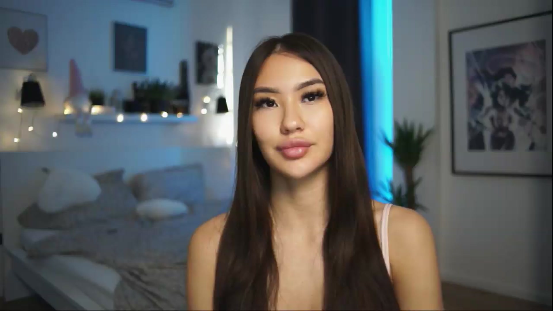 Gallery image thumbnail from SimpleMai's myfreecams stream on, 05/09/2026, 17:44 image 7 of 20