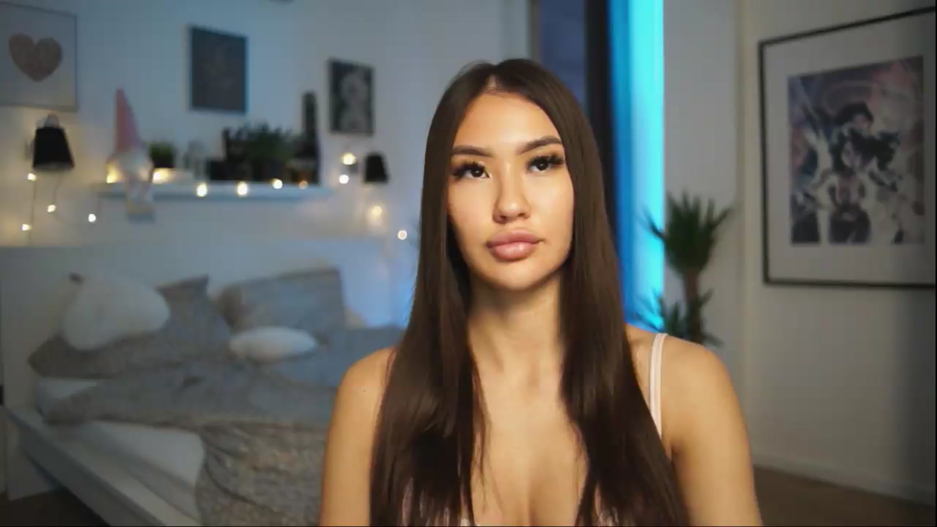 Gallery image thumbnail from SimpleMai's myfreecams stream on, 05/09/2026, 18:48 image 13 of 20
