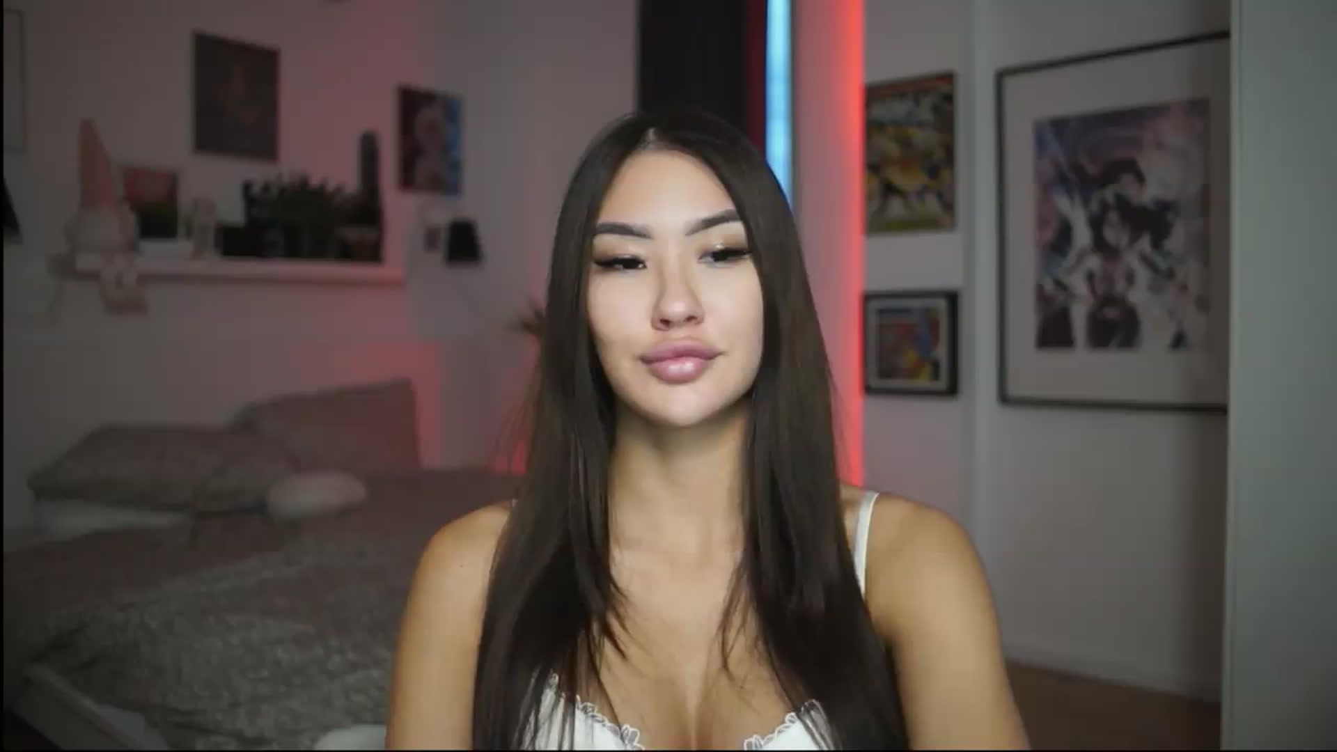 Gallery image thumbnail from SimpleMai's myfreecams stream on, 05/17/2026, 18:43 image 11 of 20