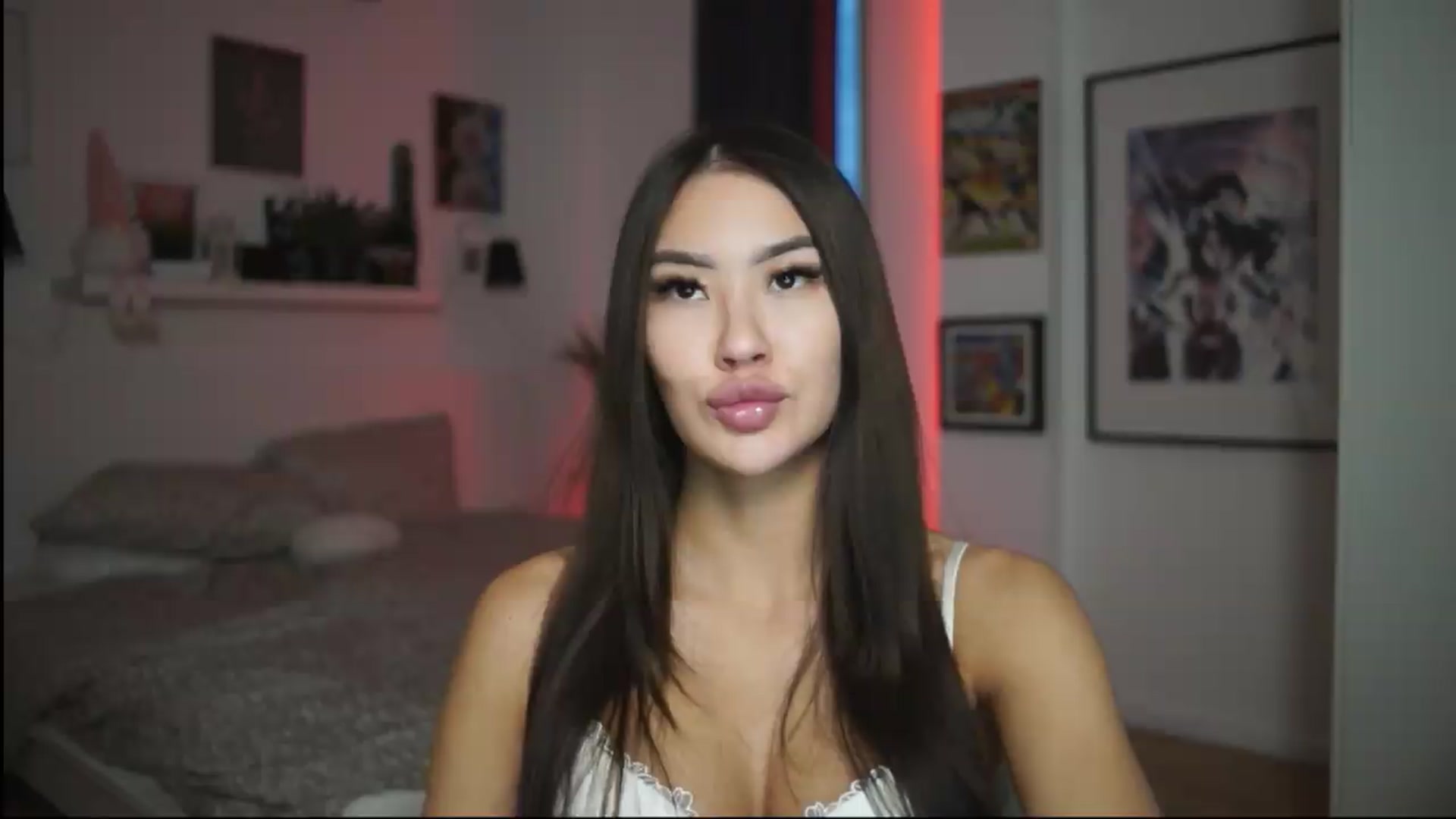 Gallery image thumbnail from SimpleMai's myfreecams stream on, 05/17/2026, 18:43 image 14 of 20