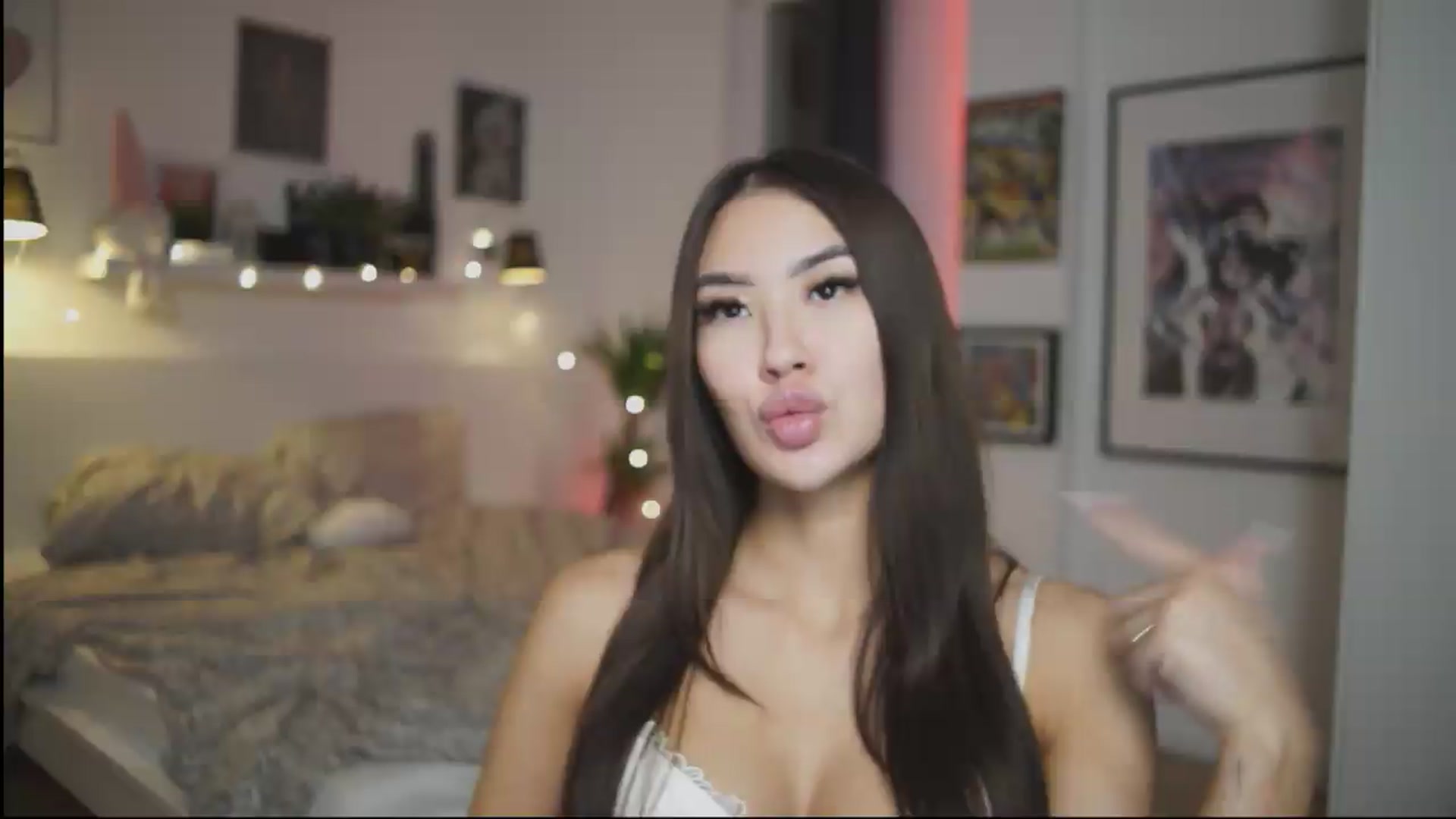 Gallery image thumbnail from SimpleMai's myfreecams stream on, 05/17/2026, 22:54 image 15 of 20