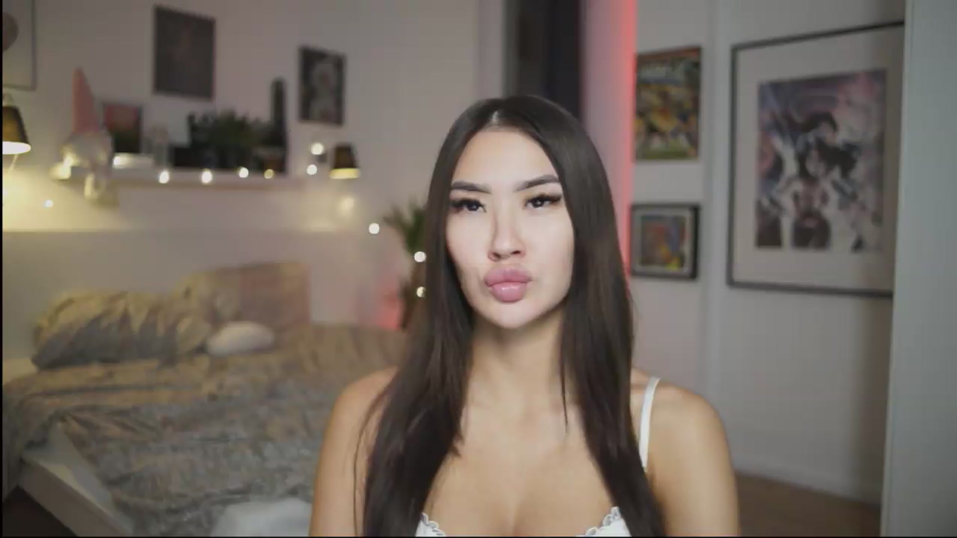 Gallery image thumbnail from SimpleMai's myfreecams stream on, 05/18/2026, 24:00 image 13 of 20