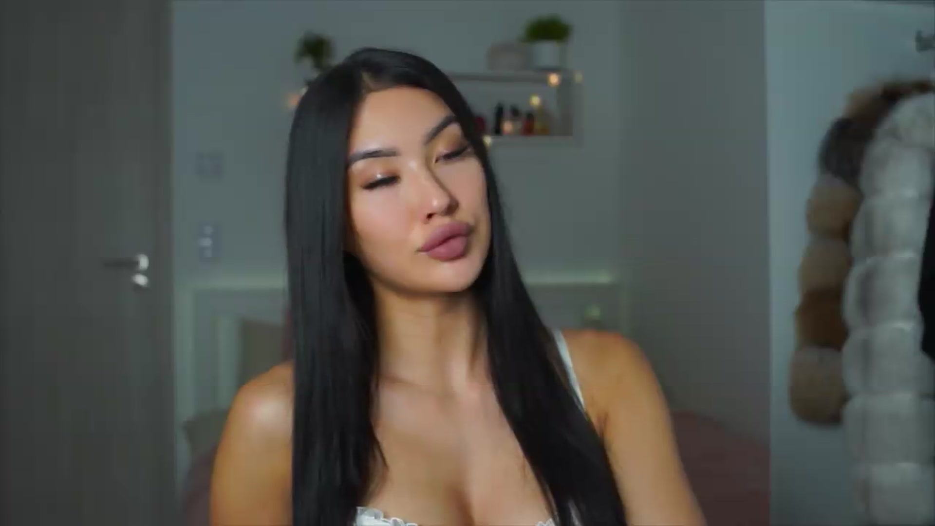 Gallery image thumbnail from SimpleMai's myfreecams stream on, 05/29/2026, 20:27 image 9 of 20