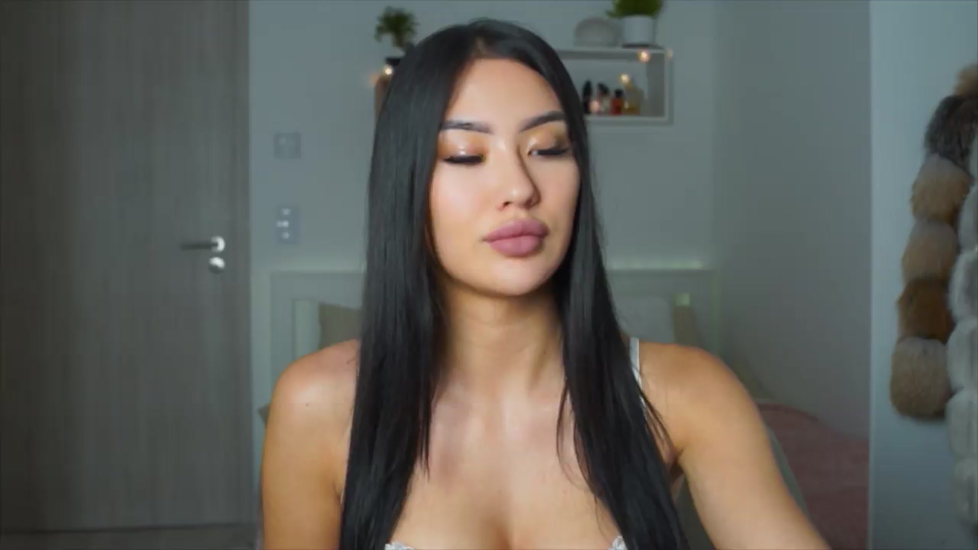 Gallery image thumbnail from SimpleMai's myfreecams stream on, 05/29/2026, 22:02 image 4 of 20